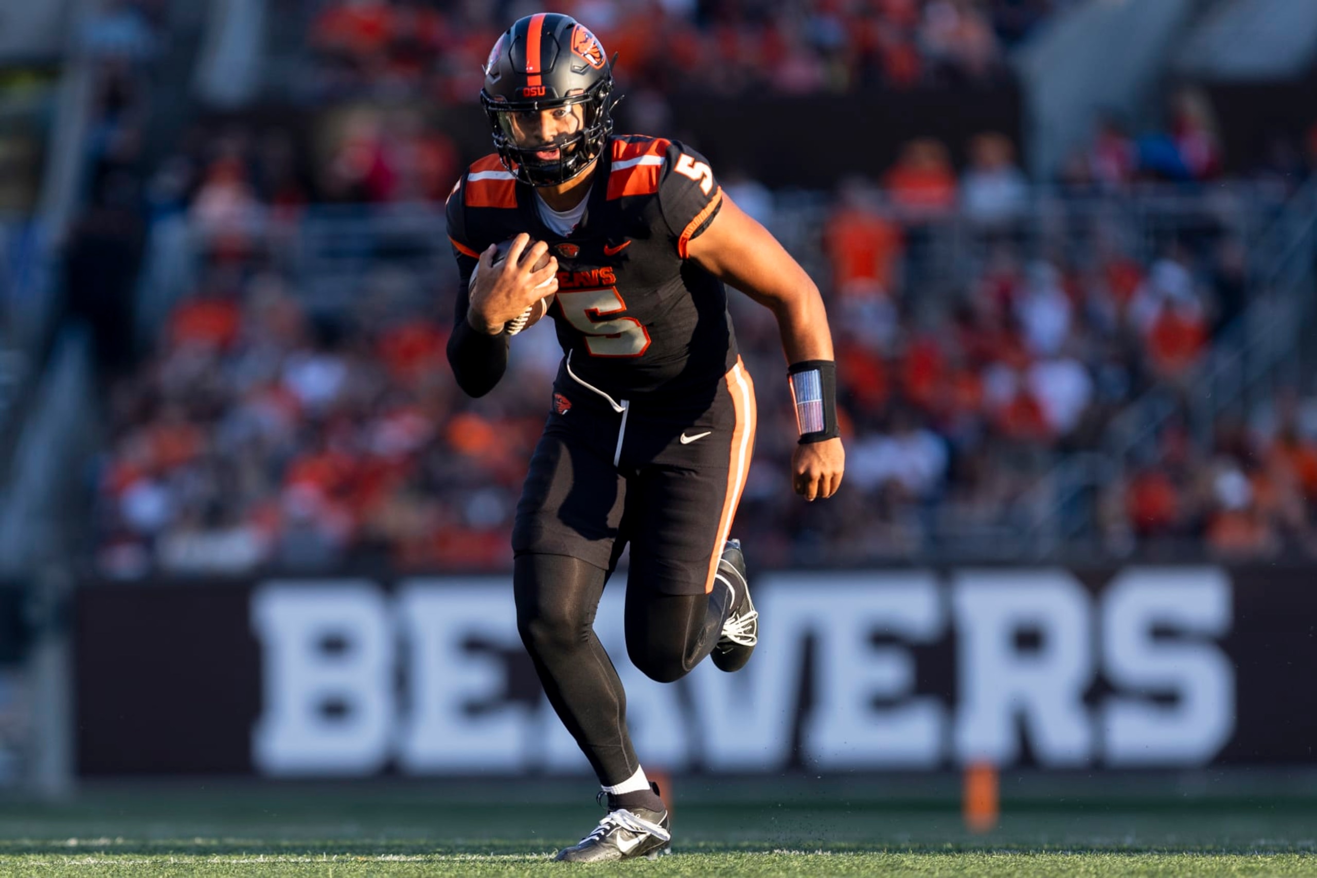 CORVALLIS, OR - SEPTEMBER 09: Oregon State Beavers quarterback DJ Uiagalelei (5) runs with the ball during a college football game between the UC Davis Aggies and Oregon State Beavers on September, 9, 2023 at Reser Stadium in Corvallis, OR. (Logan Hannigan-Downs/Icon Sportswire via Getty Images) CORVALLIS, OR - SEPTEMBER 09: Oregon State Beavers quarterback DJ Uiagalelei (5) runs with the ball during a college football game between the UC Davis Aggies and Oregon State Beavers on September, 9, 2023 at Reser Stadium in Corvallis, OR. (Logan Hannigan-Downs/Icon Sportswire via Getty Images)