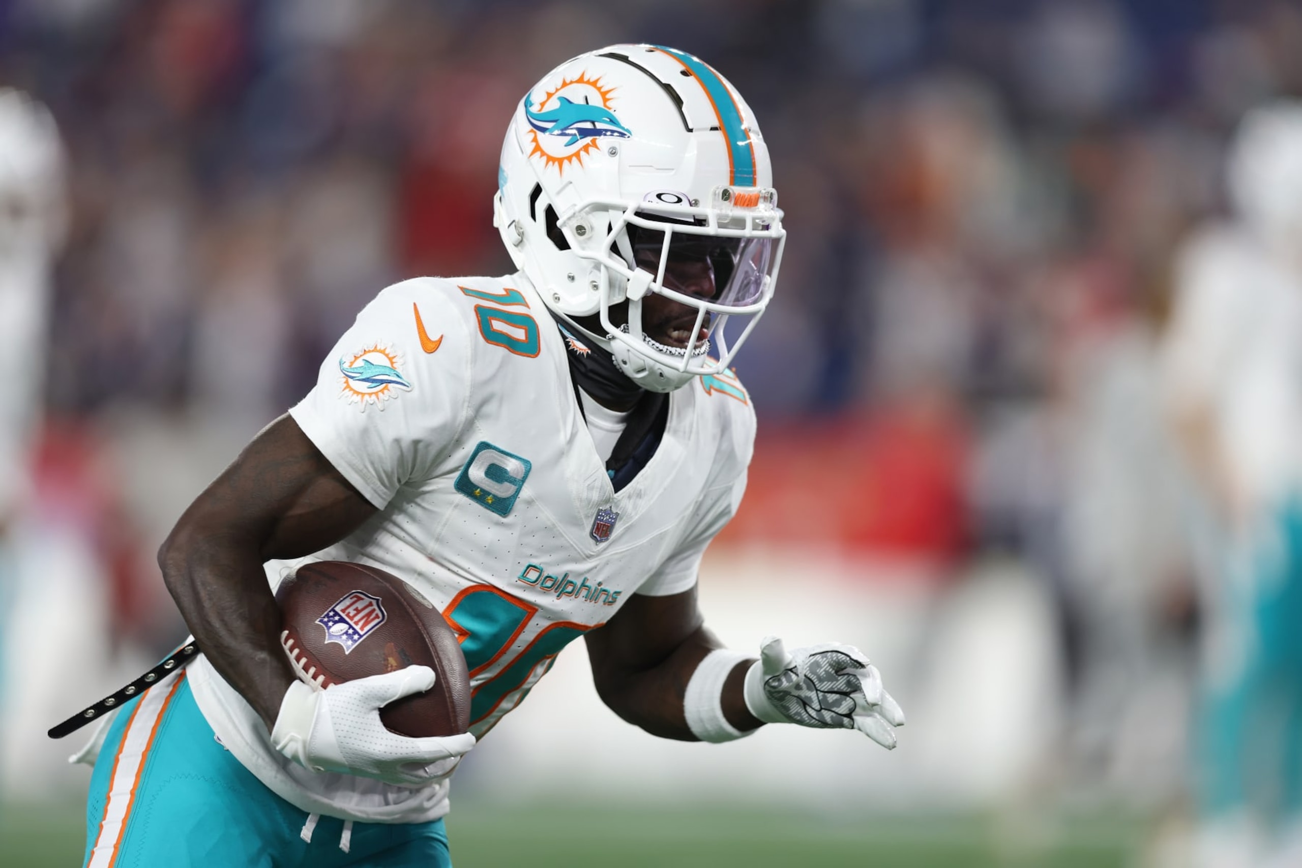 FOXBOROUGH, MASSACHUSETTS - SEPTEMBER 17: Tyreek Hill #10 of the Miami Dolphins warms-up prior to a game against the New England Patriots at Gillette Stadium on September 17, 2023 in Foxborough, Massachusetts. (Photo by Adam Glanzman/Getty Images)