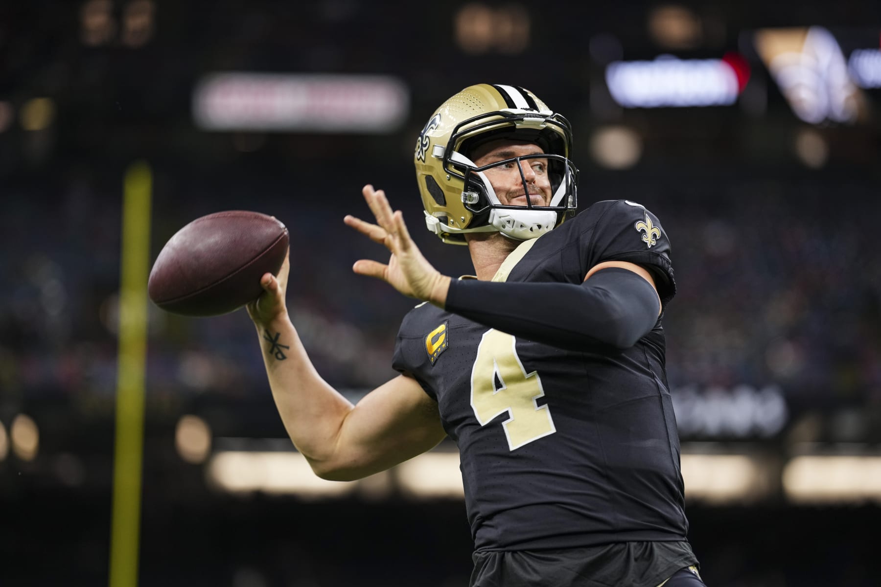 NEW ORLEANS, LA - SEPTEMBER 10: Derek Carr #4 of the New Orleans Saints warms up  at Caesars Superdome on September 10, 2023 in New Orleans, Louisiana. (Photo by Cooper Neill/Getty Images)