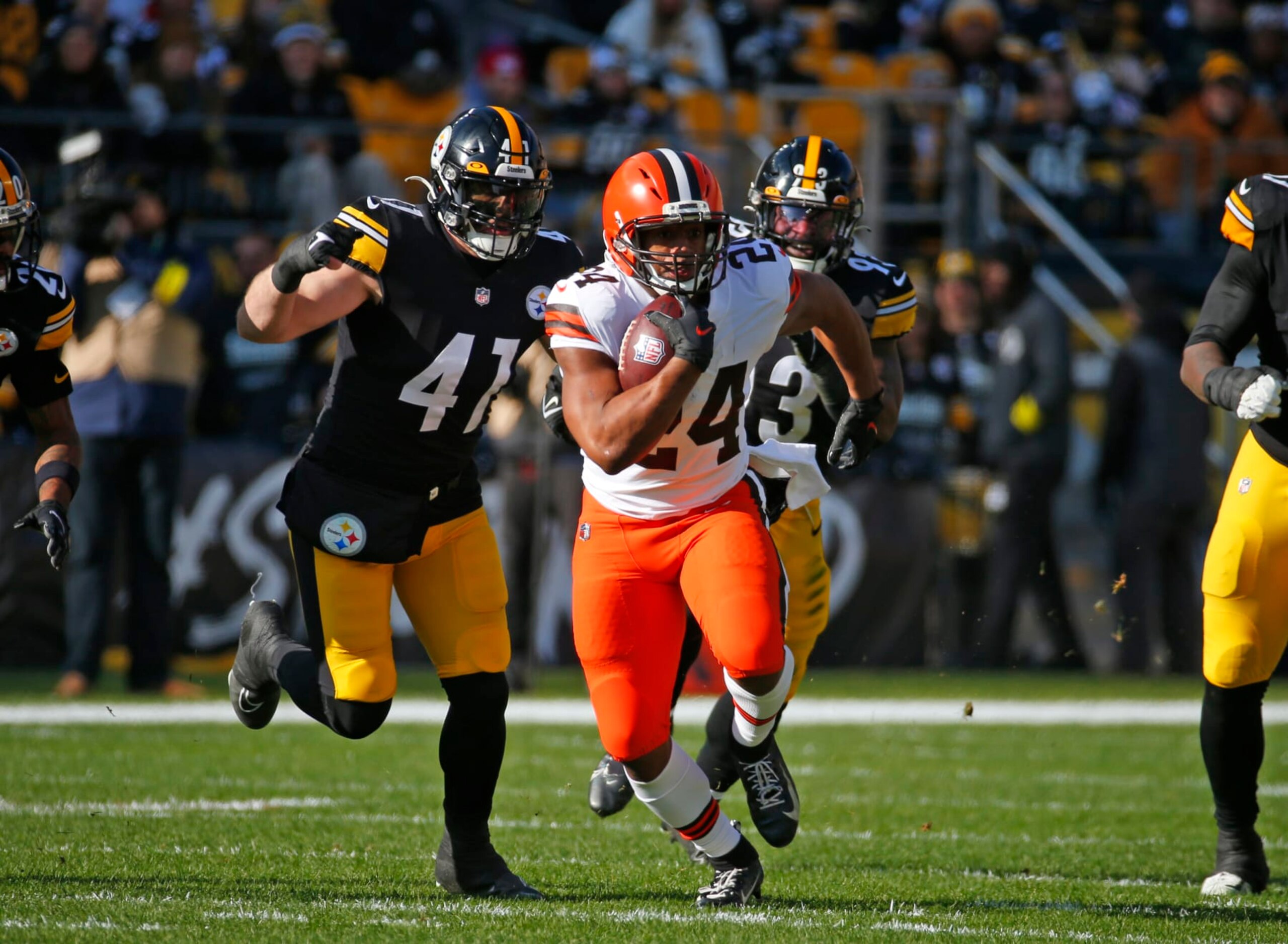 PITTSBURGH, PA - JANUARY 08:  Nick Chubb #24 of the Cleveland Browns in action against the Pittsburgh Steelers on January 8, 2022 at Acrisure Stadium in Pittsburgh, Pennsylvania.  (Photo by Justin K. Aller/Getty Images)