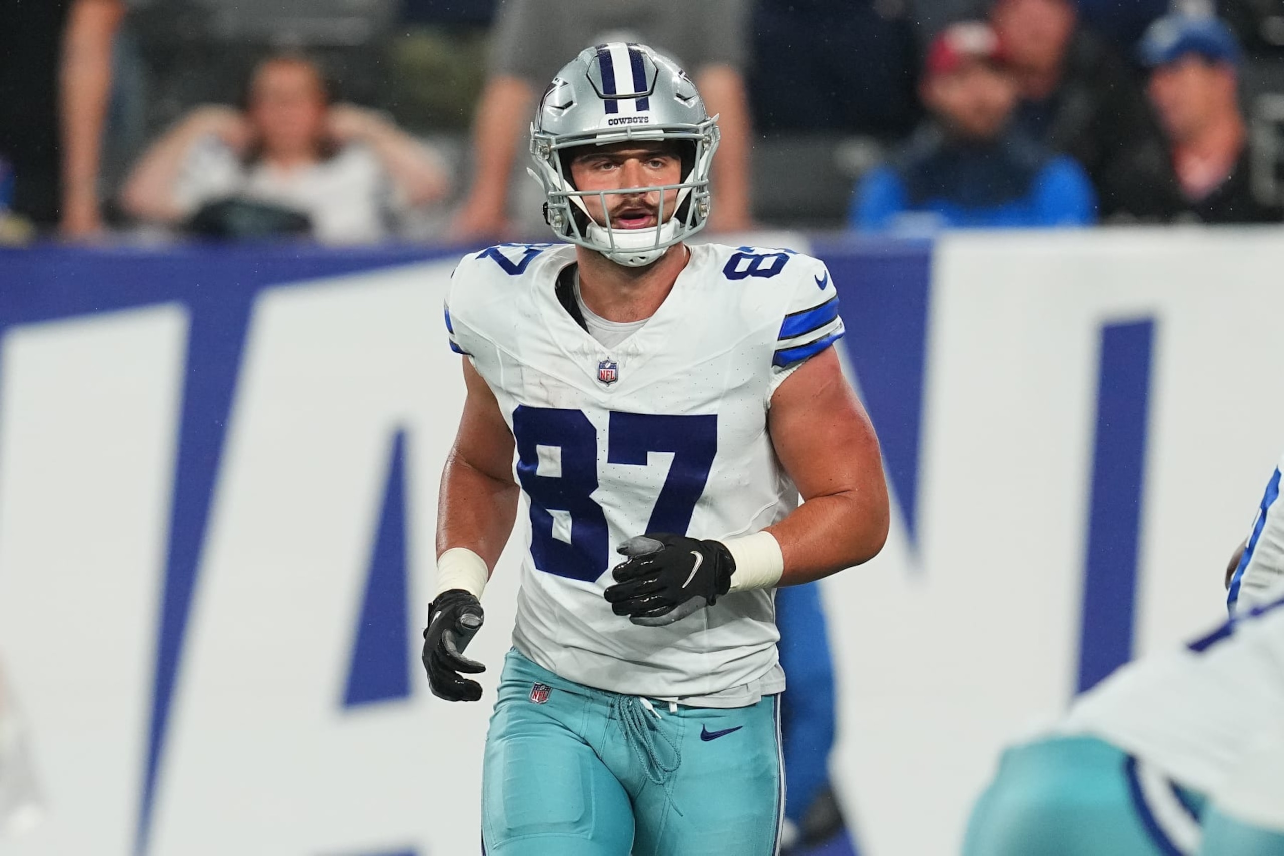 EAST RUTHERFORD, NEW JERSEY - SEPTEMBER 10: Jake Ferguson #87 of the Dallas Cowboys in action against the New York Giants at MetLife Stadium on September 10, 2023 in East Rutherford, New Jersey. (Photo by Mitchell Leff/Getty Images)