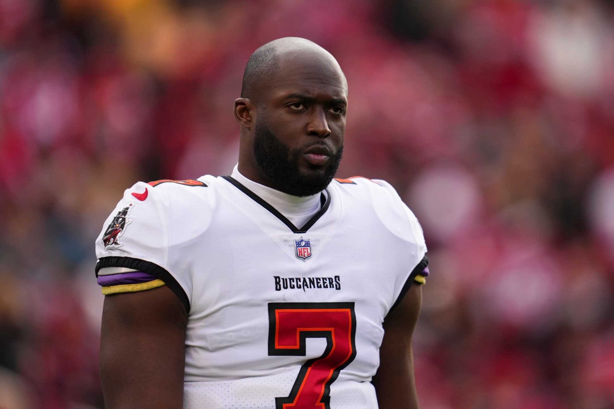 SANTA CLARA, CA - DECEMBER 11: Leonard Fournette #7 of the Tampa Bay Buccaneers looks down field against the San Francisco 49ers at Levi's Stadium on December 11, 2022 in Santa Clara, California. (Photo by Cooper Neill/Getty Images) SANTA CLARA, CA - DECEMBER 11: Leonard Fournette #7 of the Tampa Bay Buccaneers looks down field against the San Francisco 49ers at Levi's Stadium on December 11, 2022 in Santa Clara, California. (Photo by Cooper Neill/Getty Images)