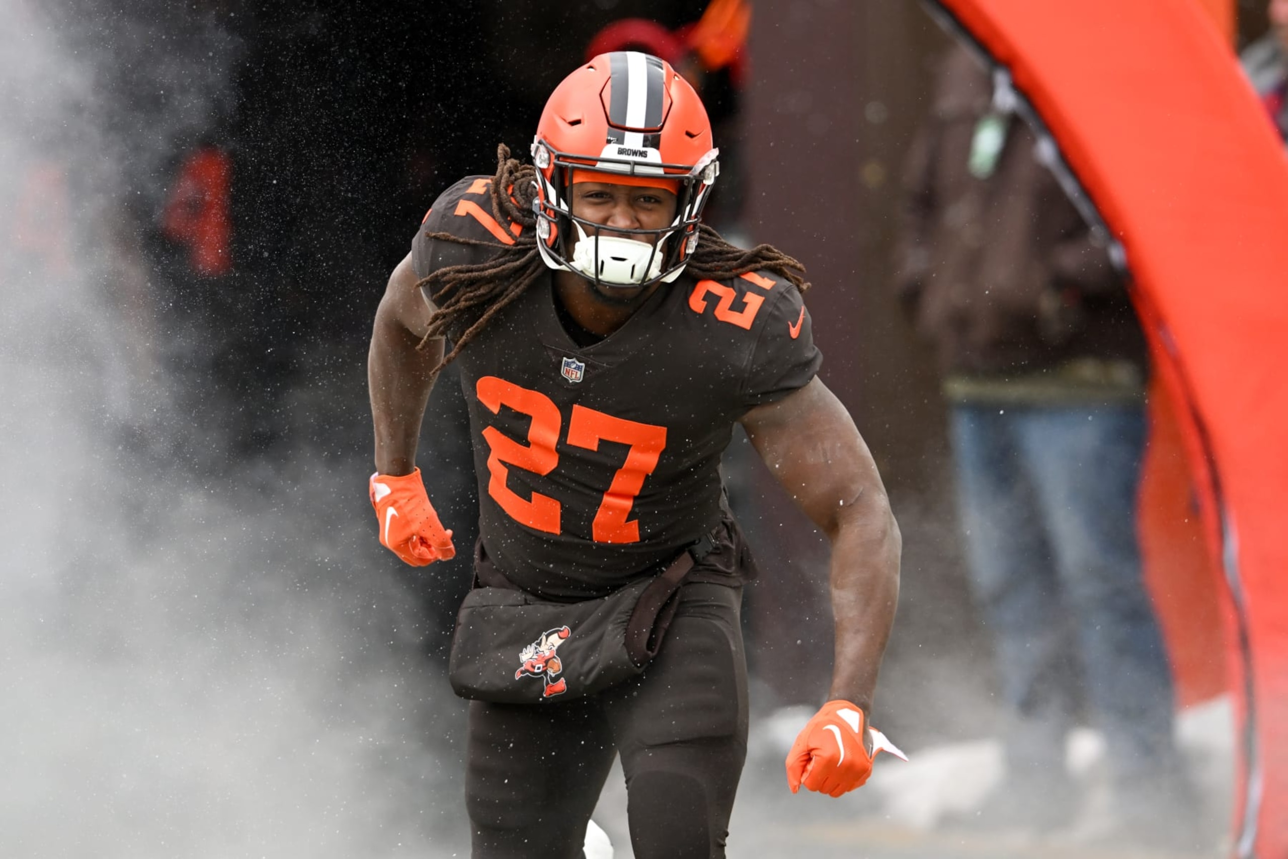 CLEVELAND, OHIO - DECEMBER 24: Kareem Hunt #27 of the Cleveland Browns runs onto the field prior to a game against the New Orleans Saints at FirstEnergy Stadium on December 24, 2022 in Cleveland, Ohio. (Photo by Nick Cammett/Diamond Images via Getty Images) CLEVELAND, OHIO - DECEMBER 24: Kareem Hunt #27 of the Cleveland Browns runs onto the field prior to a game against the New Orleans Saints at FirstEnergy Stadium on December 24, 2022 in Cleveland, Ohio. (Photo by Nick Cammett/Diamond Images via Getty Images)