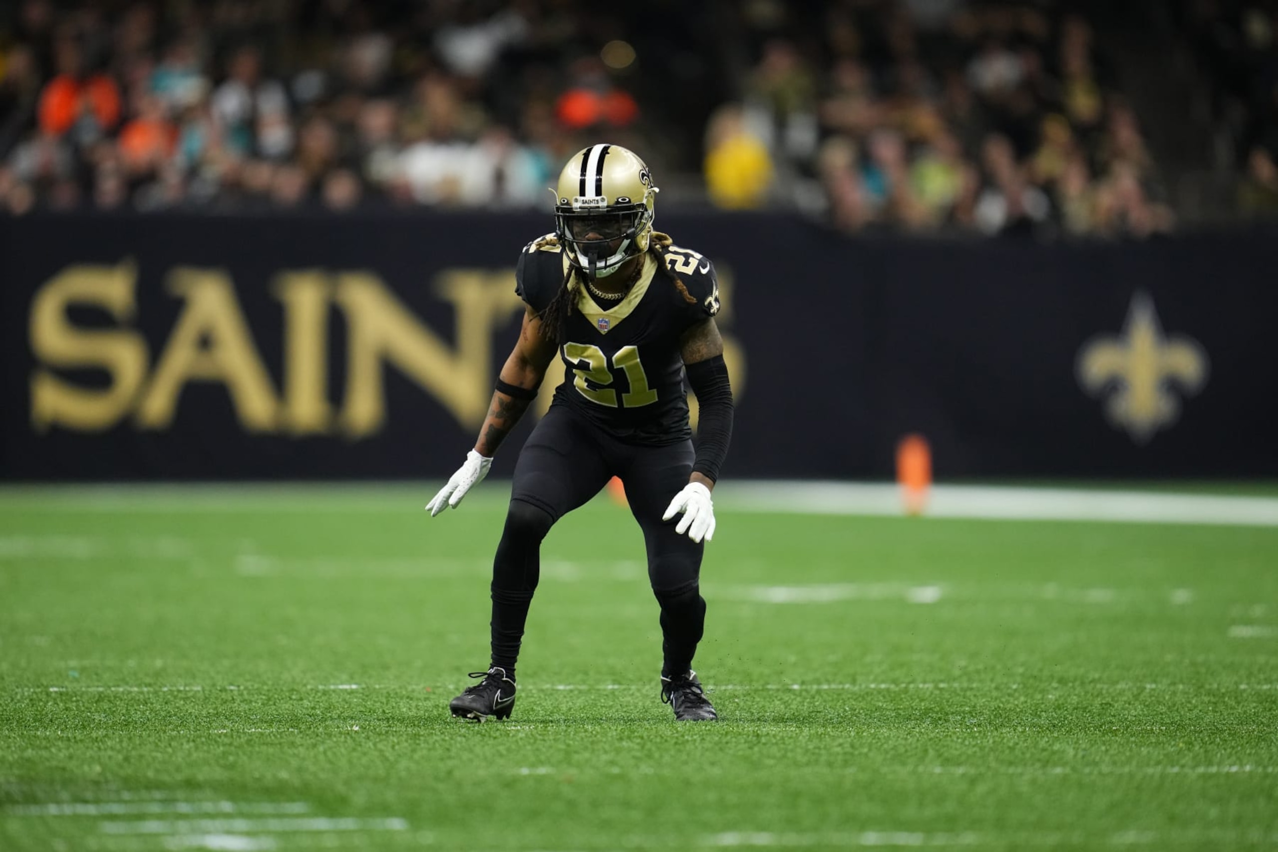 NEW ORLEANS, LOUISIANA - DECEMBER 27: Bradley Roby #21 of the New Orleans Saints defends during an NFL game against theMiami Dolphins at Caesars Superdome on December 27, 2021 in New Orleans, Louisiana. (Photo by Cooper Neill/Getty Images)