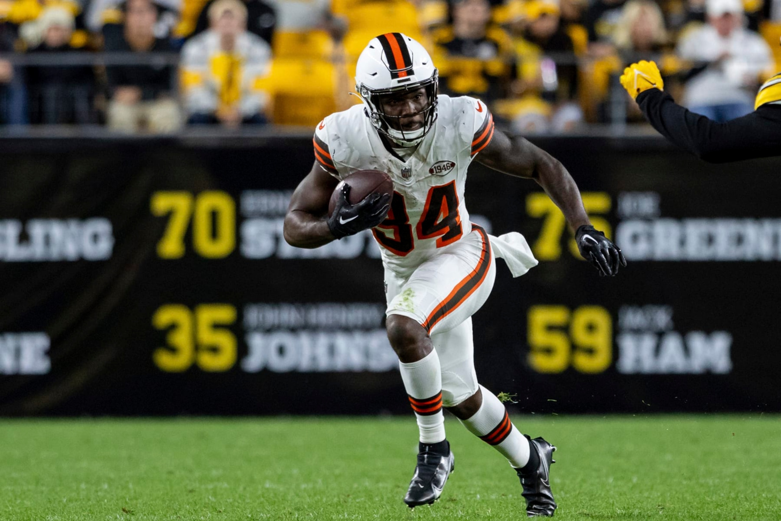Cleveland Browns running back Jerome Ford (34) runs after a catch during an NFL football game, Monday, Sept. 18, 2023, in Pittsburgh. (AP Photo/Matt Durisko)