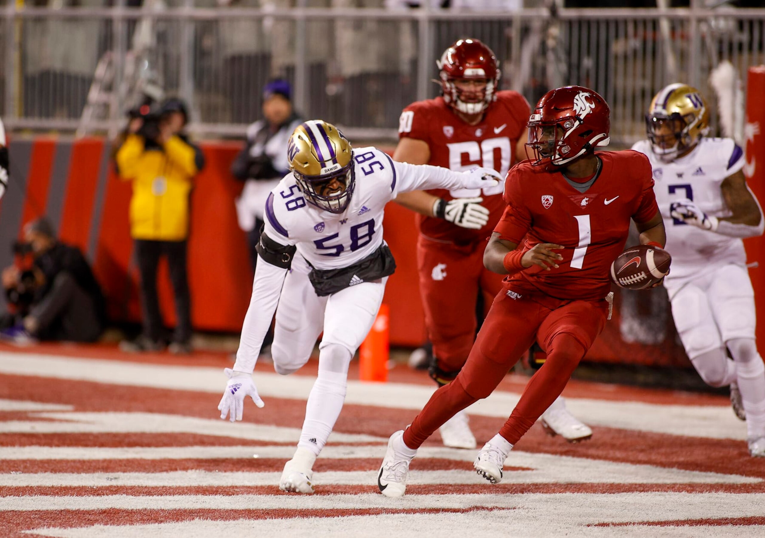 PULLMAN, WA - NOVEMBER 26: Washington State Cougars quarterback Cameron Ward (1) scrambles in the end zone during the game between the Washington Huskies and the Washington State Cougars on November 26, 2022, at Martin Stadium in Pullman, WA. (Photo by Oliver McKenna/Icon Sportswire via Getty Images)