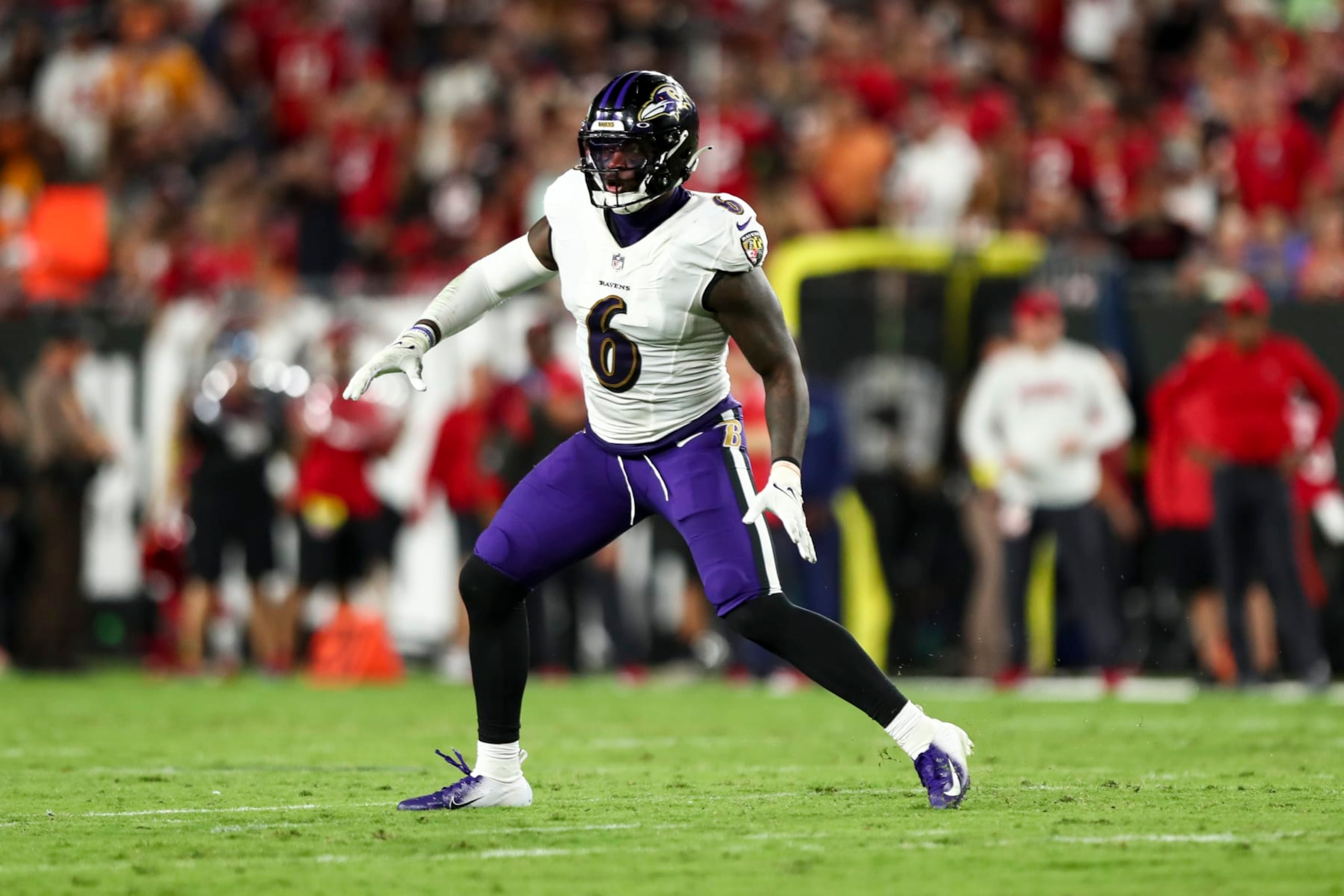 TAMPA, FL - OCTOBER 27: Patrick Queen #6 of the Baltimore Ravens defends in pass coverage during an NFL football game against the Tampa Bay Buccaneers at Raymond James Stadium on October 27, 2022 in Tampa, Florida. (Photo by Kevin Sabitus/Getty Images) TAMPA, FL - OCTOBER 27: Patrick Queen #6 of the Baltimore Ravens defends in pass coverage during an NFL football game against the Tampa Bay Buccaneers at Raymond James Stadium on October 27, 2022 in Tampa, Florida. (Photo by Kevin Sabitus/Getty Images)