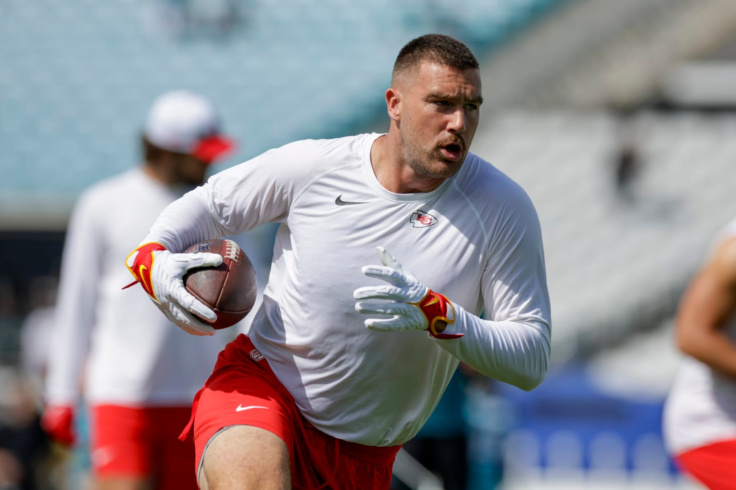 JACKSONVILLE, FL - SEPTEMBER 17: Kansas City Chiefs tight end Travis Kelce (87) warms up before the game between the Kansas City Chiefs and the Jacksonville Jaguars on September 17, 2023 at EverBank Stadium in Jacksonville, Fl. (Photo by David Rosenblum/Icon Sportswire via Getty Images)