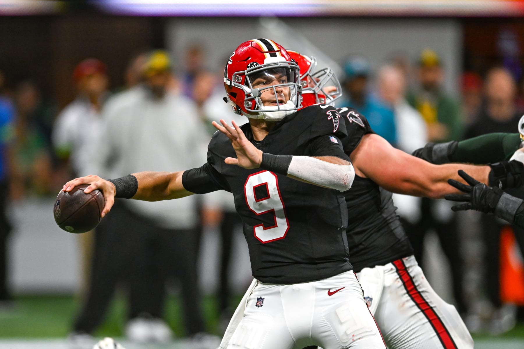 ATLANTA, GA  SEPTEMBER 17:  Atlanta quarterback Desmond Ridder (9) drops back to pass during the NFL game between the Green Bay Packers and the Atlanta Falcons on September 17th, 2023 at Mercedes-Benz Stadium in Atlanta, GA.  (Photo by Rich von Biberstein/Icon Sportswire via Getty Images)