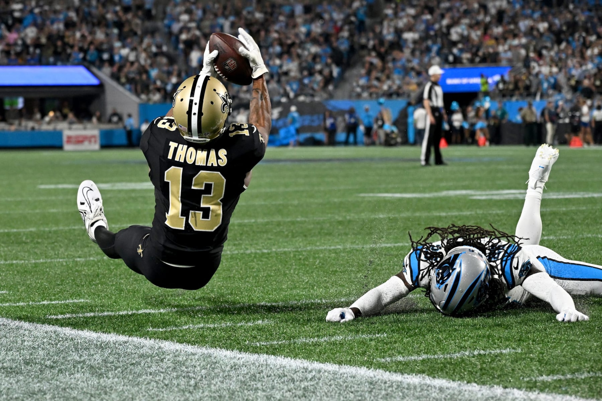 CHARLOTTE, NORTH CAROLINA - SEPTEMBER 18: Michael Thomas #13 of the New Orleans Saints catches a pass against Donte Jackson #26 of the Carolina Panthers during the second quarter in the game at Bank of America Stadium on September 18, 2023 in Charlotte, North Carolina. (Photo by Grant Halverson/Getty Images) CHARLOTTE, NORTH CAROLINA - SEPTEMBER 18: Michael Thomas #13 of the New Orleans Saints catches a pass against Donte Jackson #26 of the Carolina Panthers during the second quarter in the game at Bank of America Stadium on September 18, 2023 in Charlotte, North Carolina. (Photo by Grant Halverson/Getty Images)