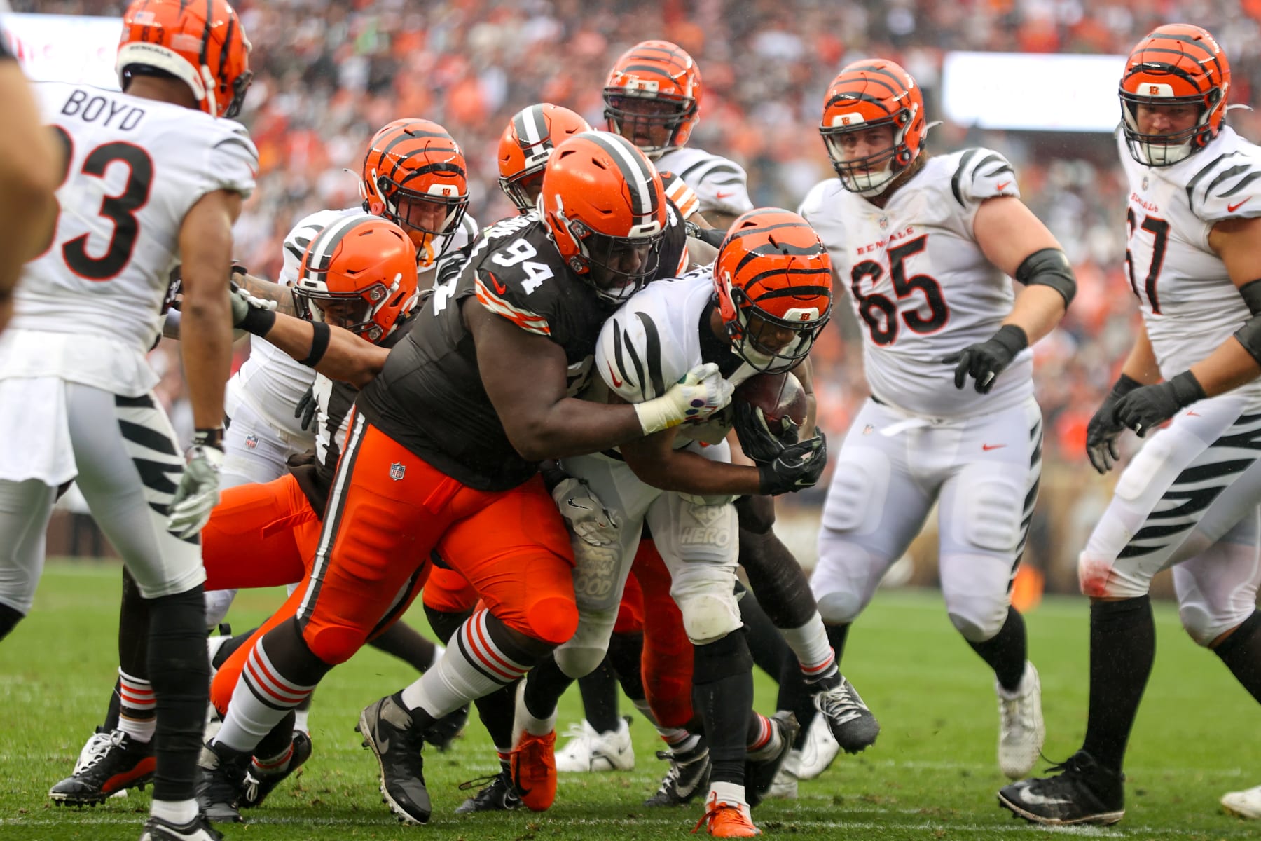 CLEVELAND, OH - SEPTEMBER 10: Cleveland Browns defensive tackle Dalvin Tomlinson (94) tackles Cincinnati Bengals running back Joe Mixon (28) during the second quarter of the National Football League game between the Cincinnati Bengals and Cleveland Browns on September 10, 2023, at Cleveland Browns Stadium in Cleveland, OH. (Photo by Frank Jansky/Icon Sportswire via Getty Images)