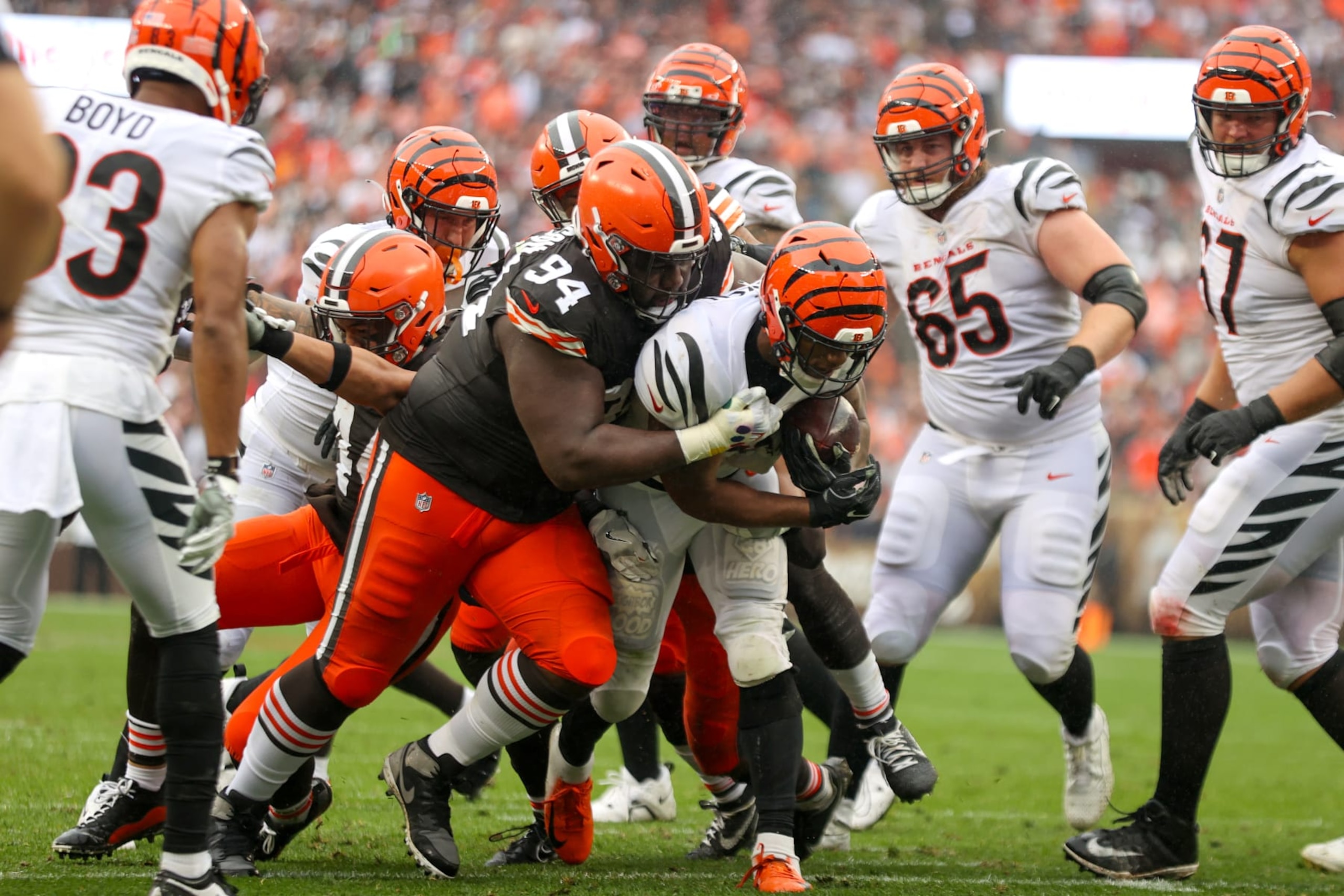 CLEVELAND, OH - SEPTEMBER 10: Cleveland Browns defensive tackle Dalvin Tomlinson (94) tackles Cincinnati Bengals running back Joe Mixon (28) during the second quarter of the National Football League game between the Cincinnati Bengals and Cleveland Browns on September 10, 2023, at Cleveland Browns Stadium in Cleveland, OH. (Photo by Frank Jansky/Icon Sportswire via Getty Images)