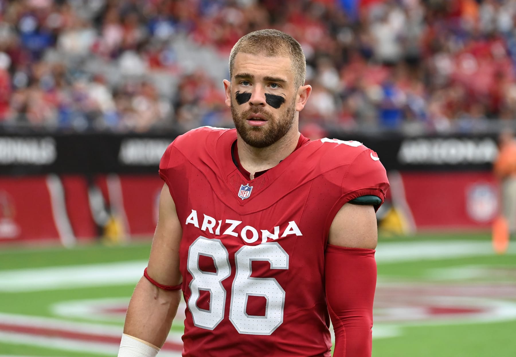 GLENDALE, ARIZONA - SEPTEMBER 17: Zach Ertz #86 of the Arizona Cardinals prepares for a game against the New York Giants at State Farm Stadium on September 17, 2023 in Glendale, Arizona. (Photo by Norm Hall/Getty Images)