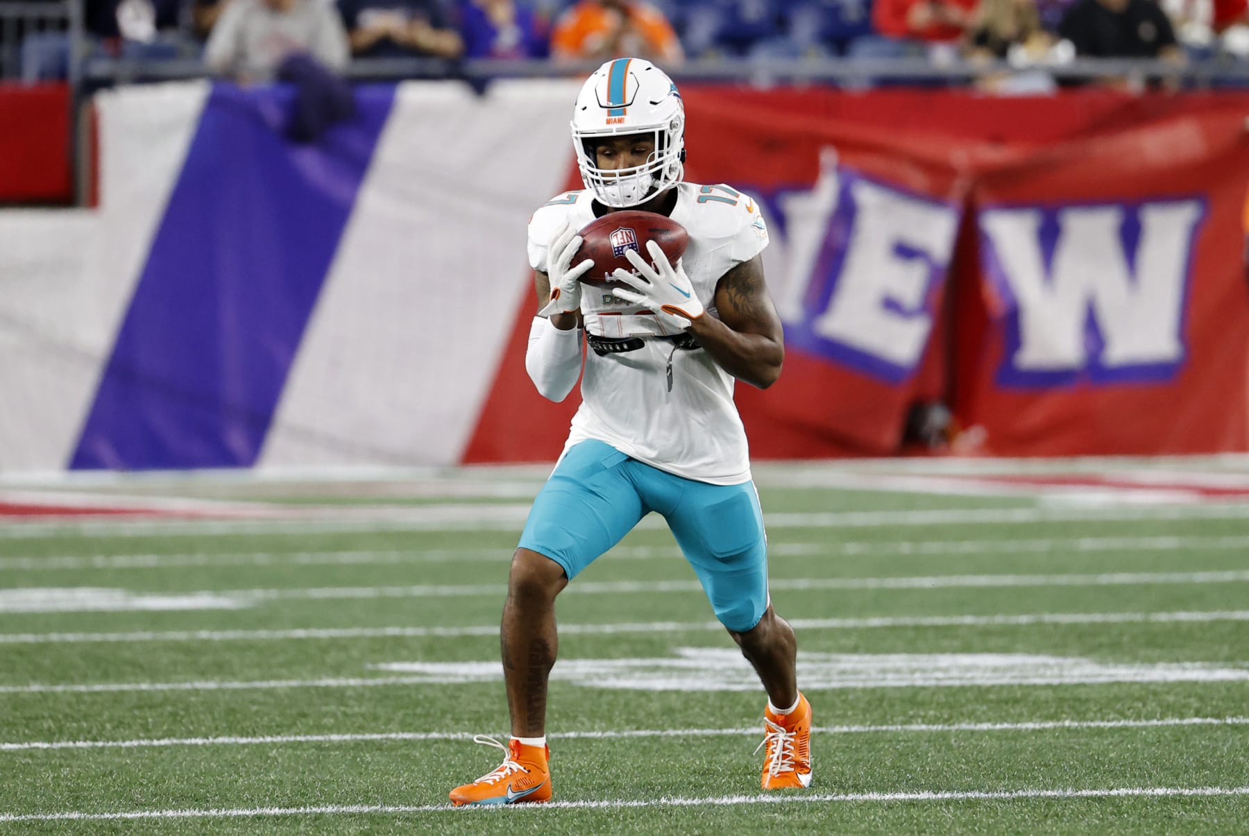 Dolphins wide receiver Jaylen Waddle