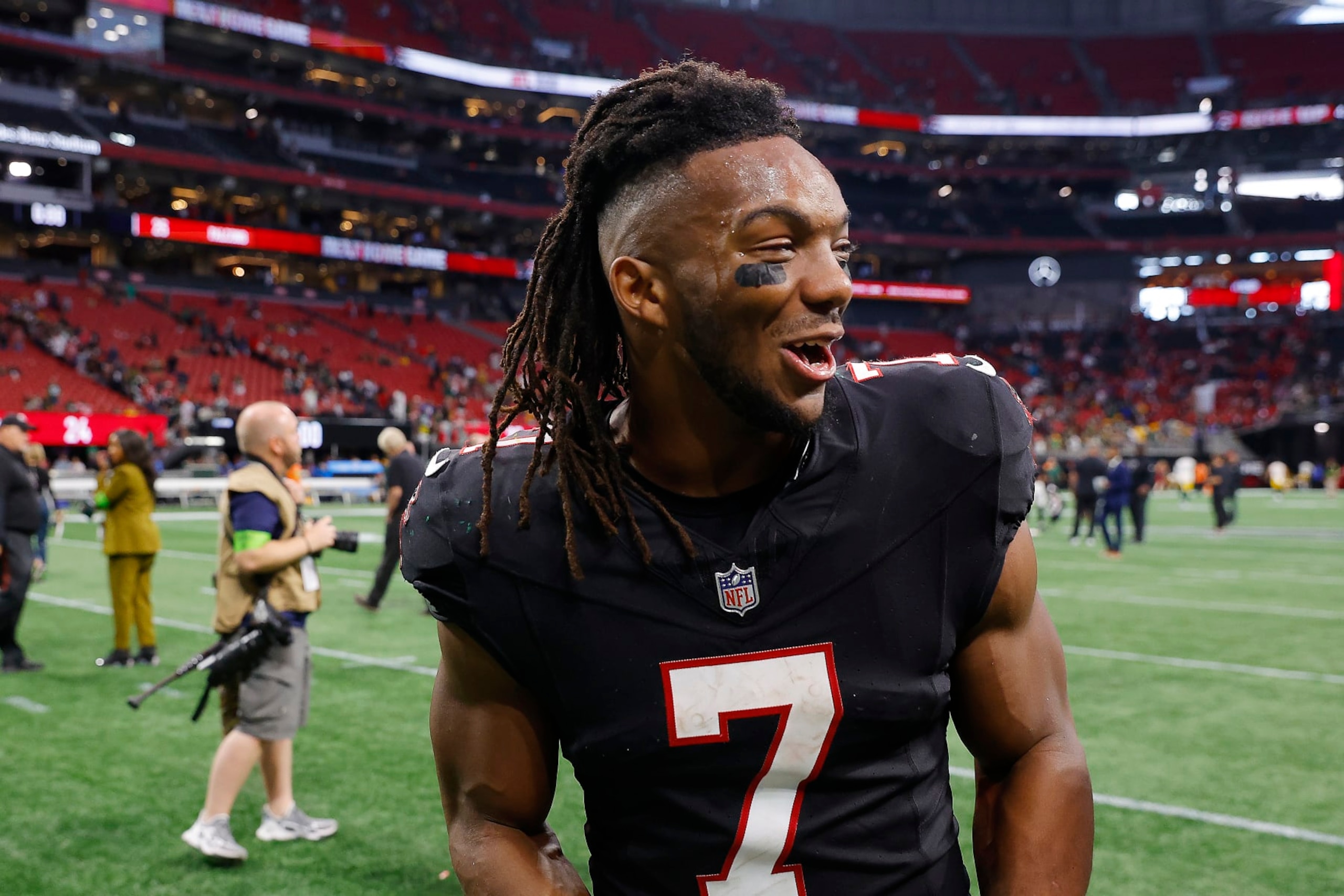 ATLANTA, GEORGIA - SEPTEMBER 17: Bijan Robinson #7 of the Atlanta Falcons reacts after a win over the \gb\ at Mercedes-Benz Stadium on September 17, 2023 in Atlanta, Georgia. (Photo by Todd Kirkland/Getty Images) ATLANTA, GEORGIA - SEPTEMBER 17: Bijan Robinson #7 of the Atlanta Falcons reacts after a win over the \gb\ at Mercedes-Benz Stadium on September 17, 2023 in Atlanta, Georgia. (Photo by Todd Kirkland/Getty Images)