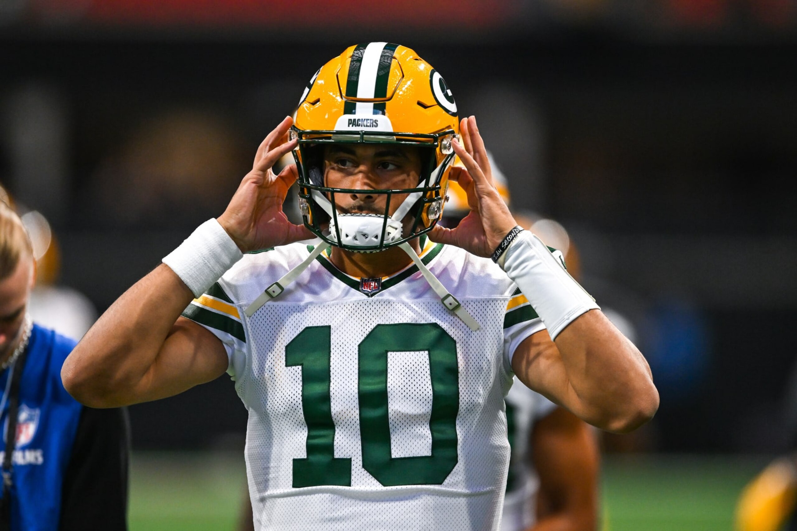 ATLANTA, GA SEPTEMBER 17: Green Bay quarterback Jordan Love (10) warms up prior to the start of the NFL game between the Green Bay Packers and the Atlanta Falcons on September 17th, 2023 at Mercedes-Benz Stadium in Atlanta, GA. (Photo by Rich von Biberstein/Icon Sportswire via Getty Images) ATLANTA, GA SEPTEMBER 17: Green Bay quarterback Jordan Love (10) warms up prior to the start of the NFL game between the Green Bay Packers and the Atlanta Falcons on September 17th, 2023 at Mercedes-Benz Stadium in Atlanta, GA. (Photo by Rich von Biberstein/Icon Sportswire via Getty Images)
