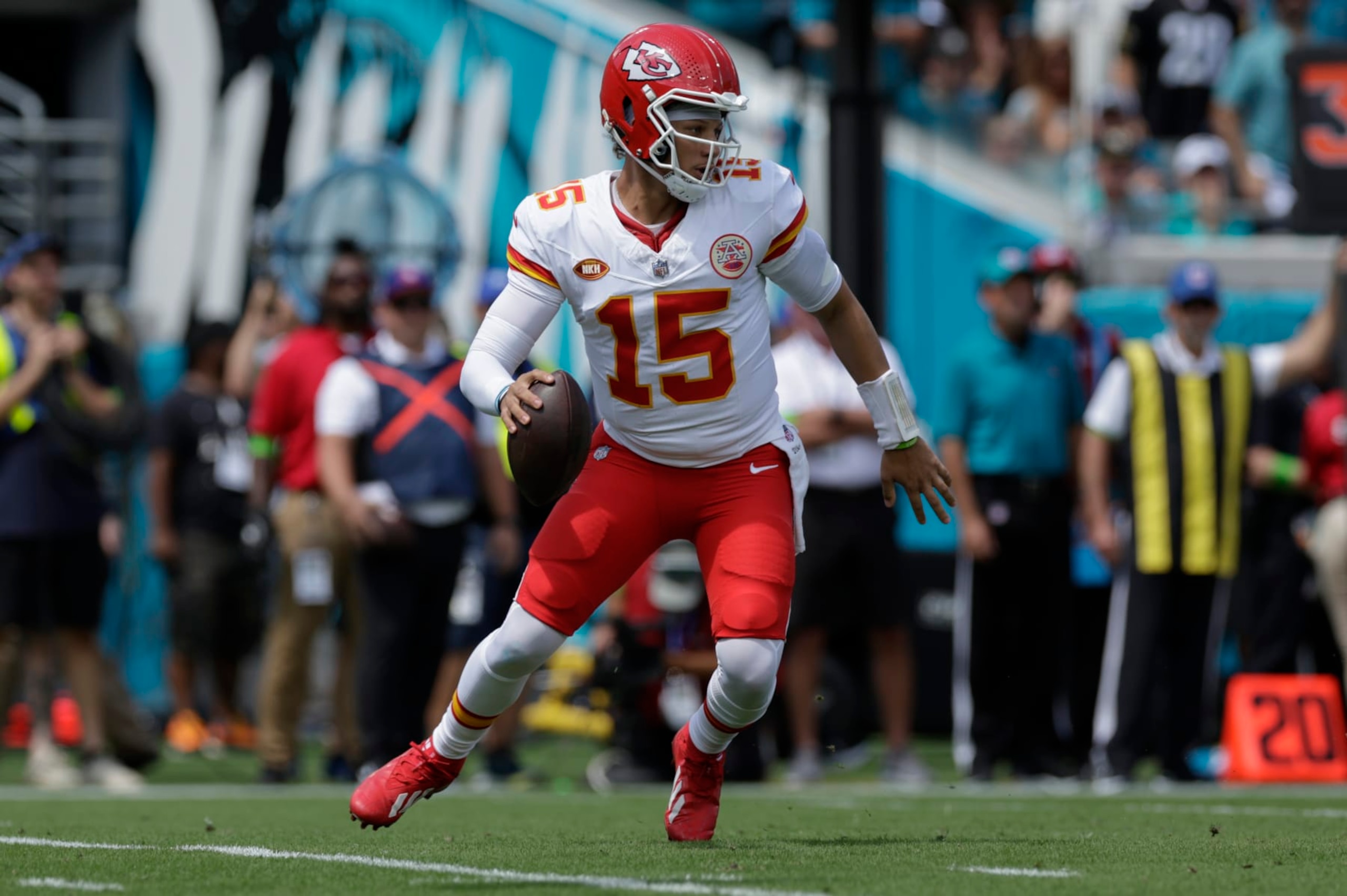 JACKSONVILLE, FL - SEPTEMBER 17: Kansas City Chiefs quarterback Patrick Mahomes (15) looks for a receiver during the game between the Kansas City Chiefs and the Jacksonville Jaguars on September 17, 2023 at EverBank Stadium in Jacksonville, Fl. (Photo by David Rosenblum/Icon Sportswire via Getty Images) JACKSONVILLE, FL - SEPTEMBER 17: Kansas City Chiefs quarterback Patrick Mahomes (15) looks for a receiver during the game between the Kansas City Chiefs and the Jacksonville Jaguars on September 17, 2023 at EverBank Stadium in Jacksonville, Fl. (Photo by David Rosenblum/Icon Sportswire via Getty Images)