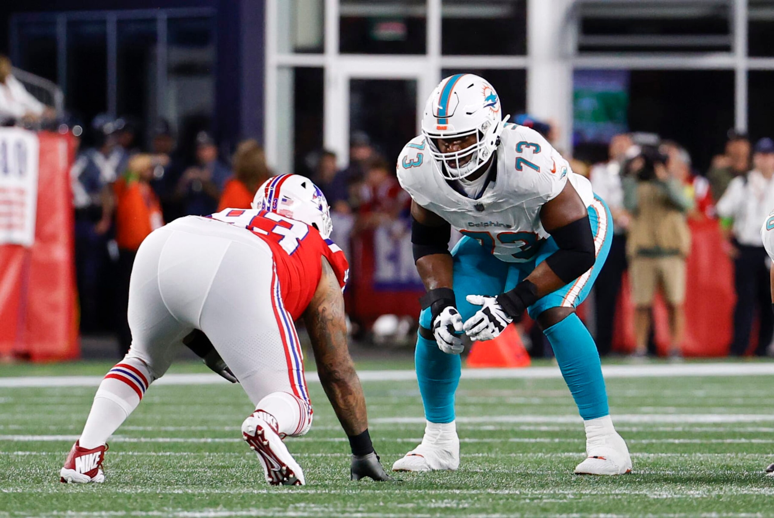 FOXBOROUGH, MA - SEPTEMBER 17: Miami Dolphins offensive tackle Austin Jackson (73) during a game between the New England Patriots and the Miami Dolphins on September 17, 2023, at Gillette Stadium in Foxborough, Massachusetts. (Photo by Fred Kfoury III/Icon Sportswire via Getty Images)