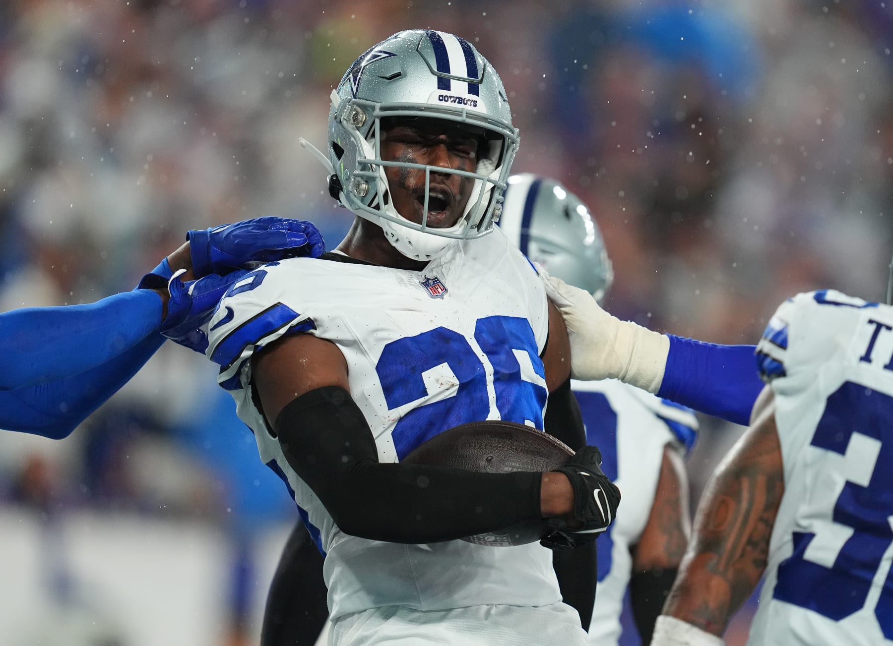 EAST RUTHERFORD, NEW JERSEY - SEPTEMBER 10: DaRon Bland #26 of the Dallas Cowboys celebrates with teammates after returning an interception for a touchdown during the first quarter against the New York Giants at MetLife Stadium on September 10, 2023 in East Rutherford, New Jersey. (Photo by Mitchell Leff/Getty Images)