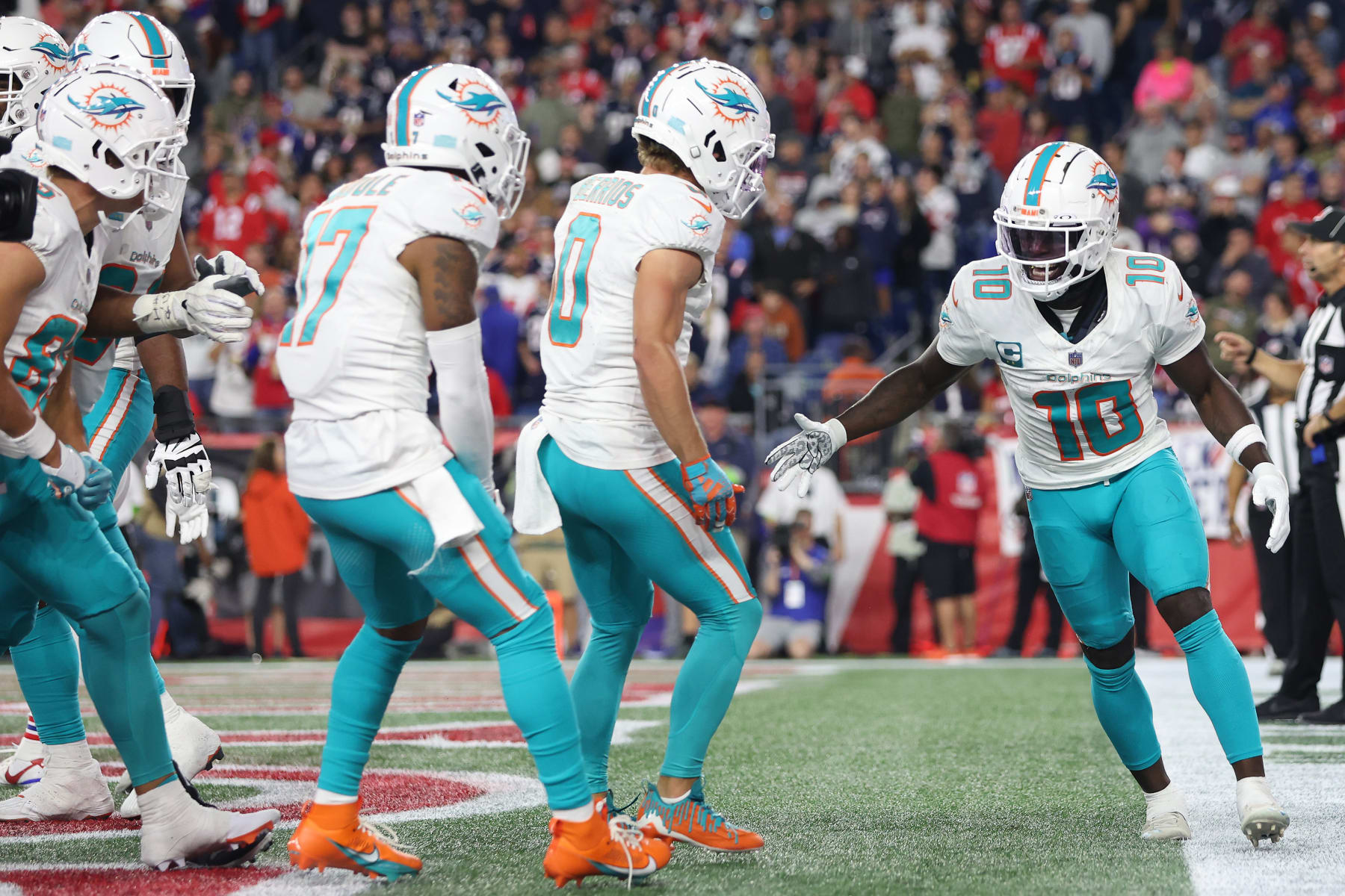 FOXBOROUGH, MASSACHUSETTS - SEPTEMBER 17: Tyreek Hill #10 of the Miami Dolphins celebrates his touchdown with teammates during the second half against the New England Patriots at Gillette Stadium on September 17, 2023 in Foxborough, Massachusetts. (Photo by Adam Glanzman/Getty Images)