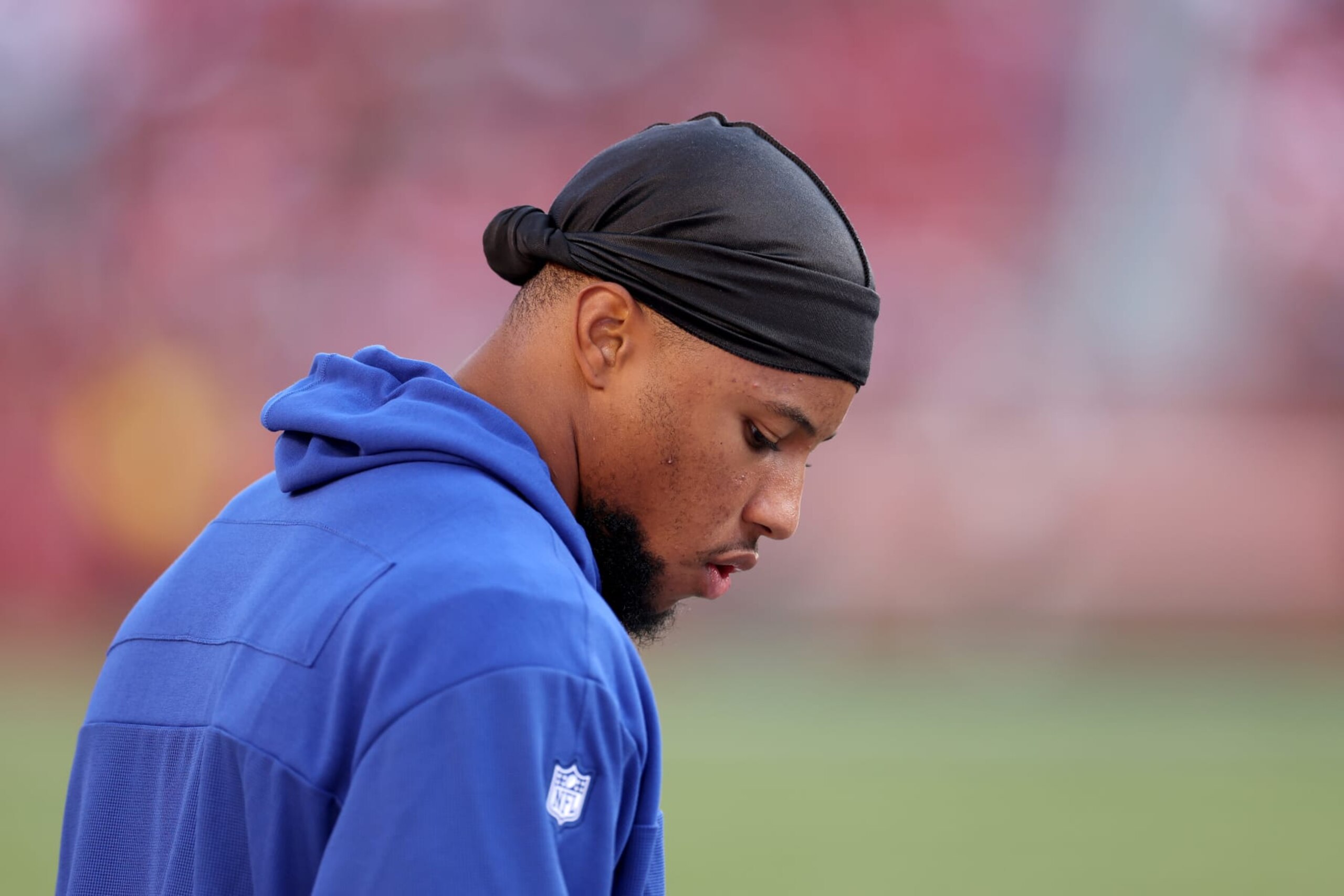 SANTA CLARA, CALIFORNIA - SEPTEMBER 21: Injured Saquon Barkley #26 of the New York Giants looks on from the sideline against the San Francisco 49ers during the first quarter in the game at Levi's Stadium on September 21, 2023 in Santa Clara, California. (Photo by Ezra Shaw/Getty Images)
