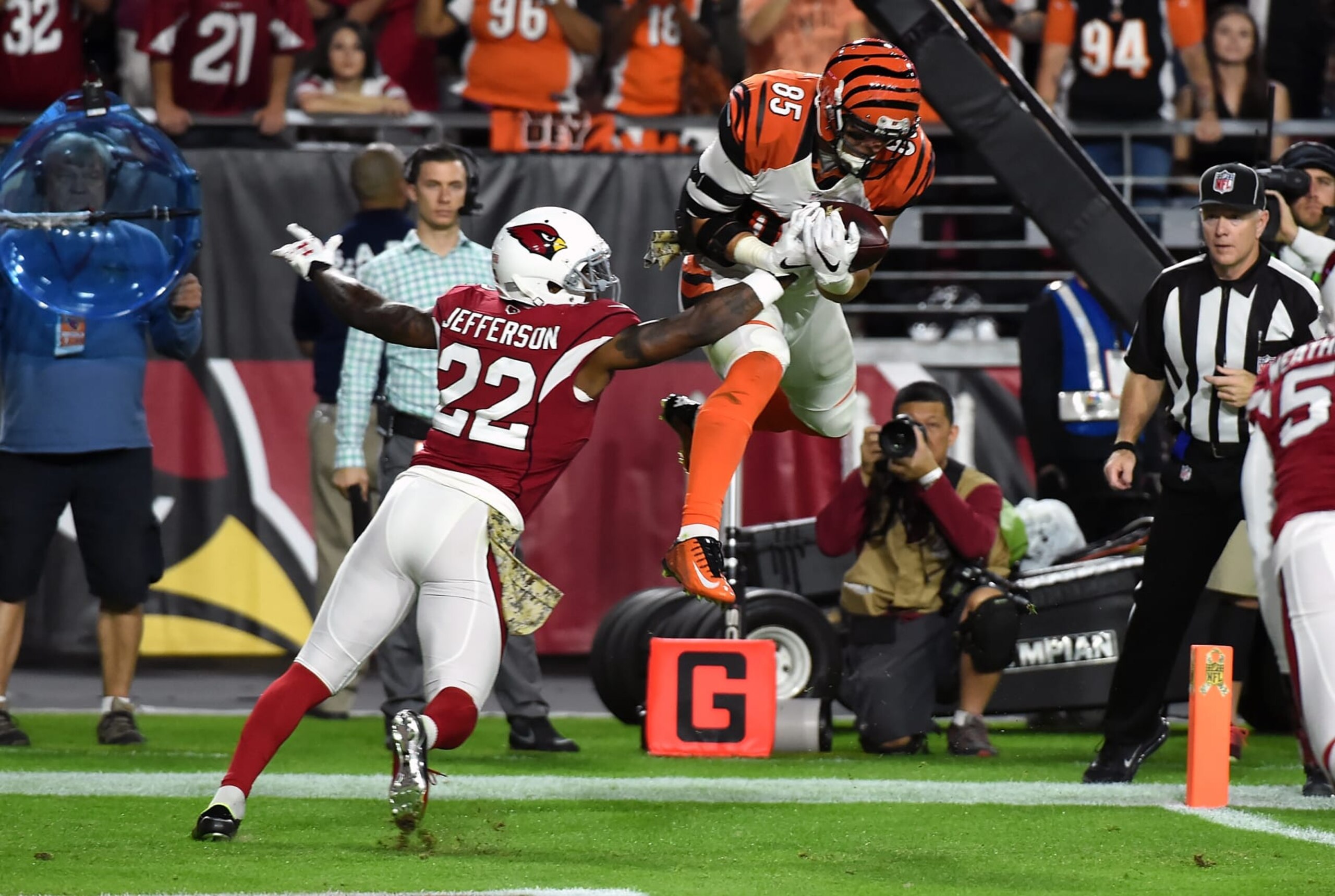 GLENDALE, AZ - NOVEMBER 22: Tight end Tyler Eifert #85 of the Cincinnati Bengals hauls in a first quarter touchdown pass over safety Tony Jefferson #22 of the Arizona Cardinals during the NFL game at University of Phoenix Stadium on November 22, 2015 in Glendale, Arizona.  (Photo by Norm Hall/Getty Images)