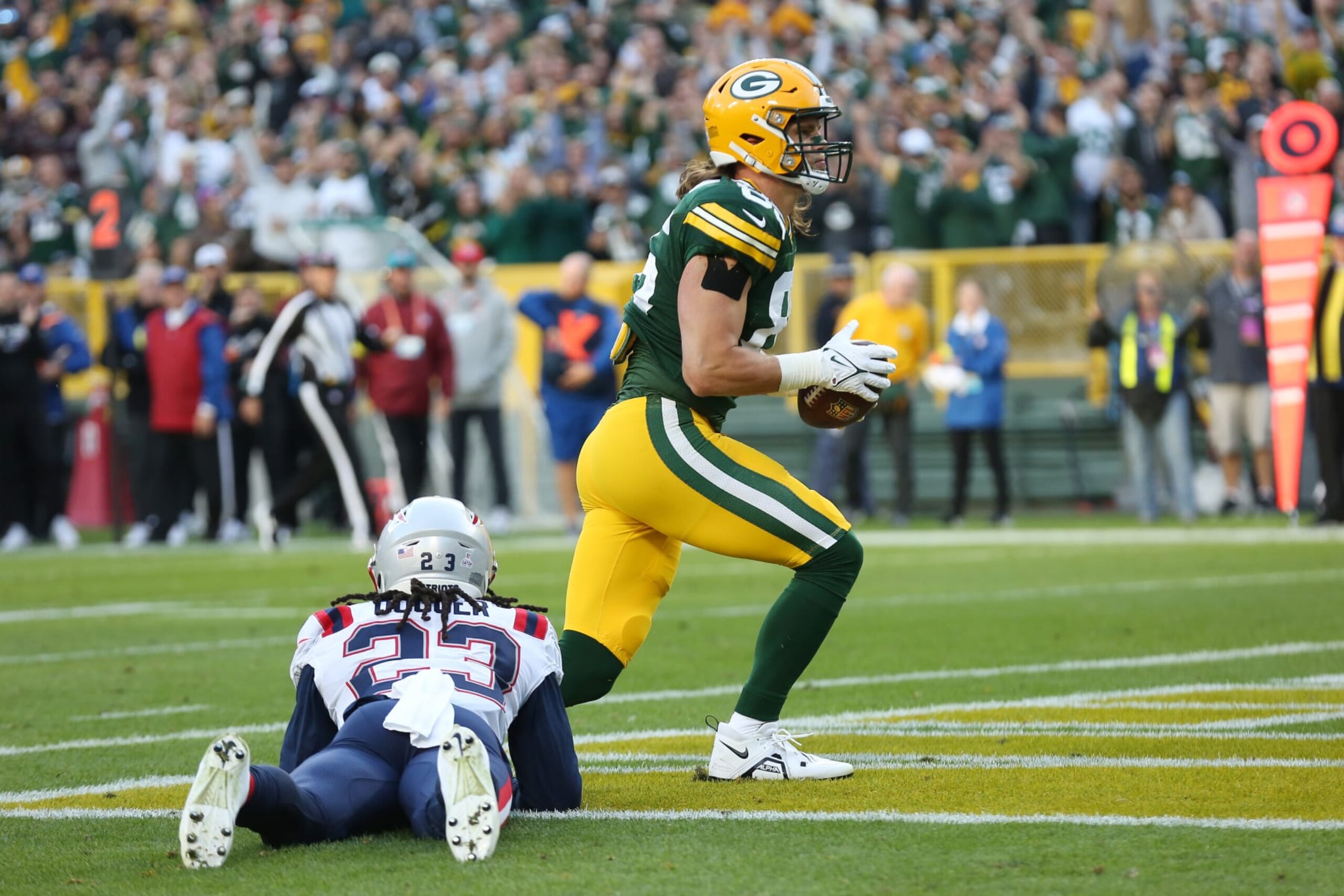 GREEN BAY, WI - OCTOBER 02: Green Bay Packers tight end Robert Tonyan (85) scores a touchdown during a game between the Green Bay Packers and the New England Patriots at Lambeau Field on October 2, 2022 in Green Bay, WI. (Photo by Larry Radloff/Icon Sportswire via Getty Images)