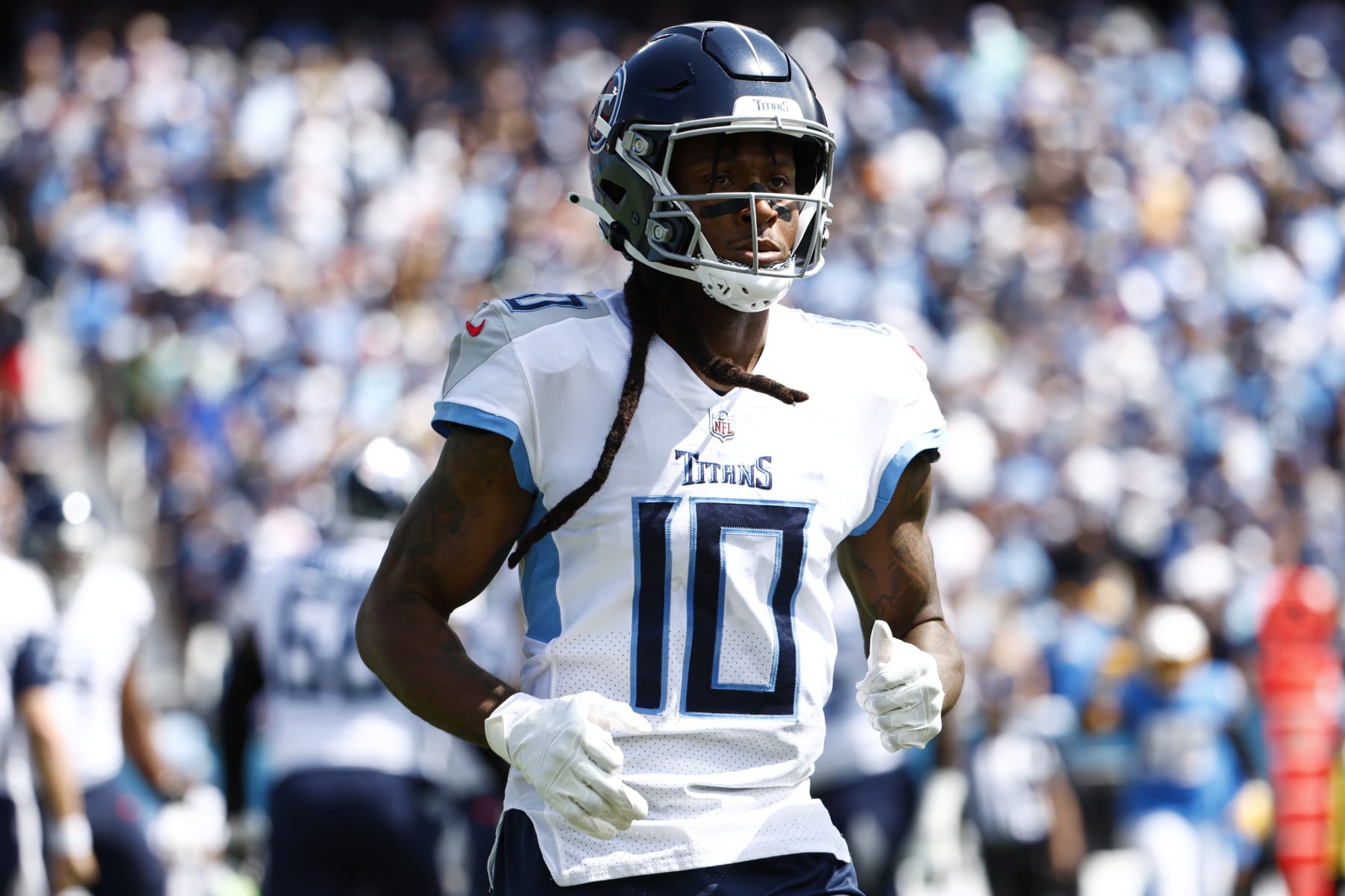 Titans' DeAndre Hopkins: I 'Vowed' to Make Parents Proud by Graduating from Clemson