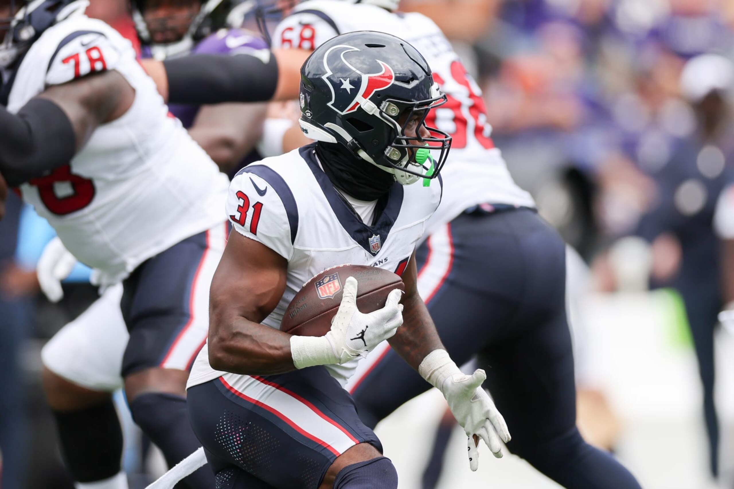 BALTIMORE, MARYLAND - SEPTEMBER 10:  Dameon Pierce #31 of the Houston Texans runs the ball against the Baltimore Ravens during the first half at M&T Bank Stadium on September 10, 2023 in Baltimore, Maryland. (Photo by Patrick Smith/Getty Images)