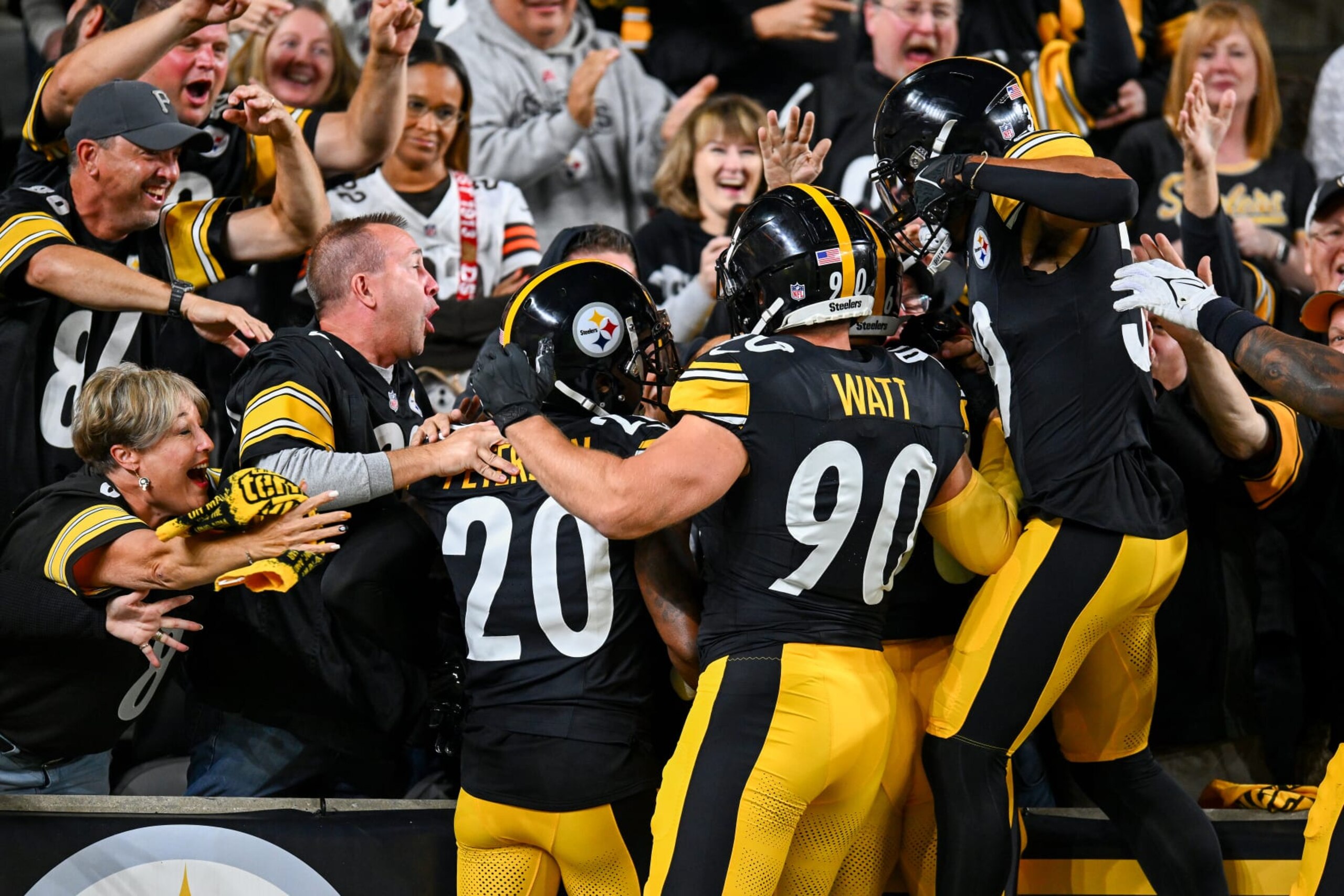 PITTSBURGH, PENNSYLVANIA - SEPTEMBER 18:  Alex Highsmith #56 of the Pittsburgh Steelers celebrates with his teammates and fans after scoring a touchdown on an interception against the Cleveland Browns during the first quarter at Acrisure Stadium on September 18, 2023 in Pittsburgh, Pennsylvania. (Photo by Joe Sargent/Getty Images)