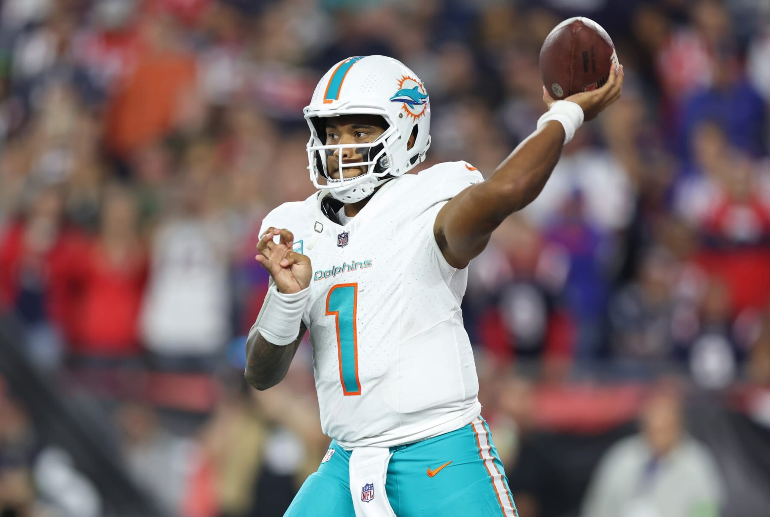 FOXBOROUGH, MASSACHUSETTS - SEPTEMBER 17: Tua Tagovailoa #1 of the Miami Dolphins throws a pass against the New England Patriots at Gillette Stadium on September 17, 2023 in Foxborough, Massachusetts. (Photo by Adam Glanzman/Getty Images)