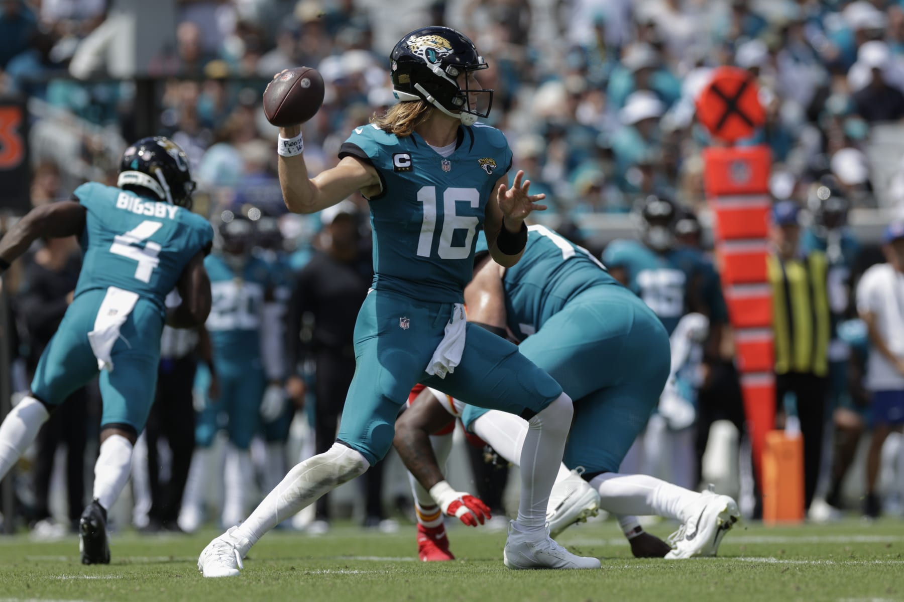 JACKSONVILLE, FL - SEPTEMBER 17: Jacksonville Jaguars quarterback Trevor Lawrence (16) throws a pass during the game between the Kansas City Chiefs and the Jacksonville Jaguars on September 17, 2023 at EverBank Stadium in Jacksonville, Fl. (Photo by David Rosenblum/Icon Sportswire via Getty Images)