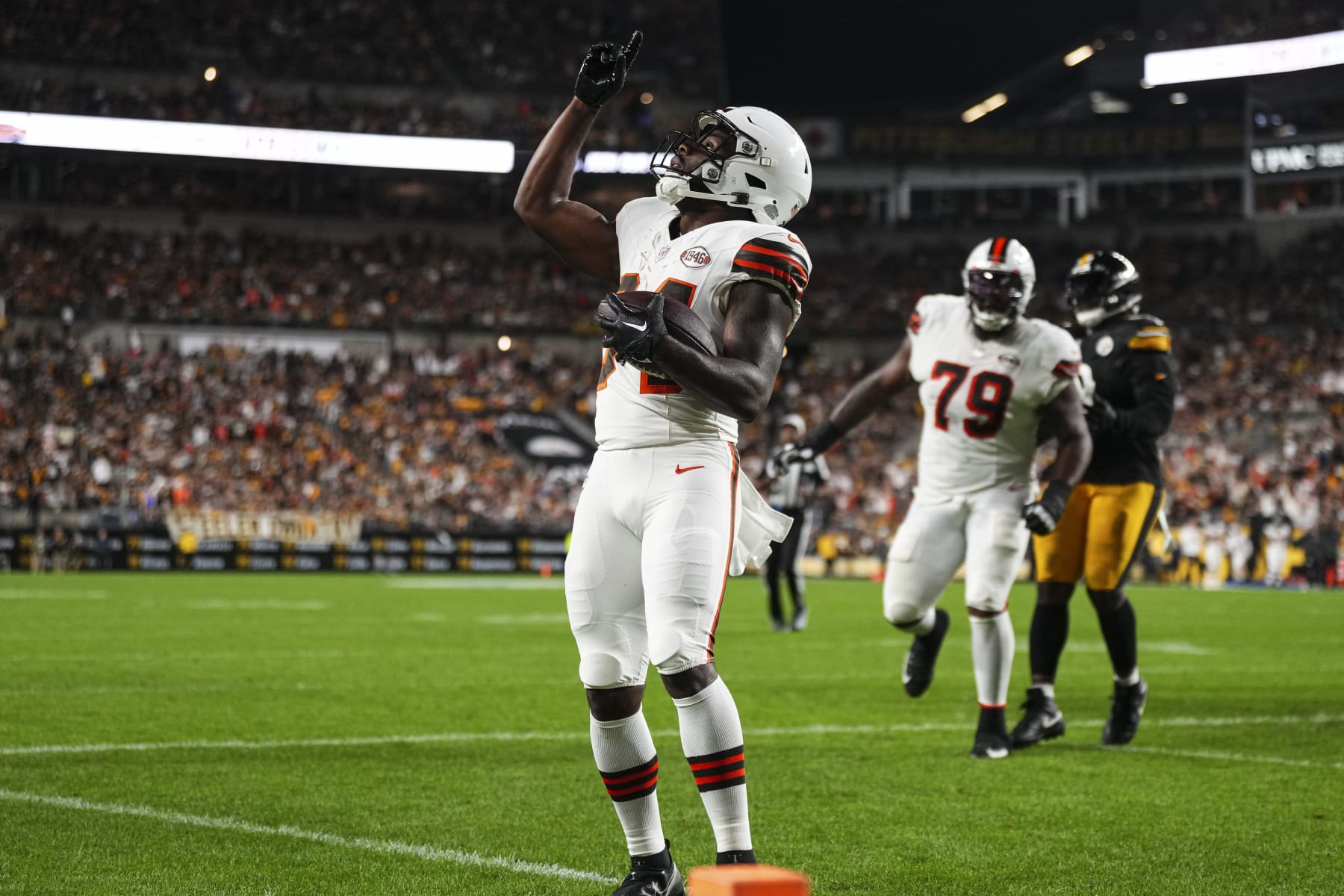 PITTSBURGH, PA - SEPTEMBER 18: Jerome Ford #34 of the Cleveland Browns celebrates at Acrisure Stadium on September 18, 2023 in Pittsburgh, Pennsylvania. (Photo by Cooper Neill/Getty Images)