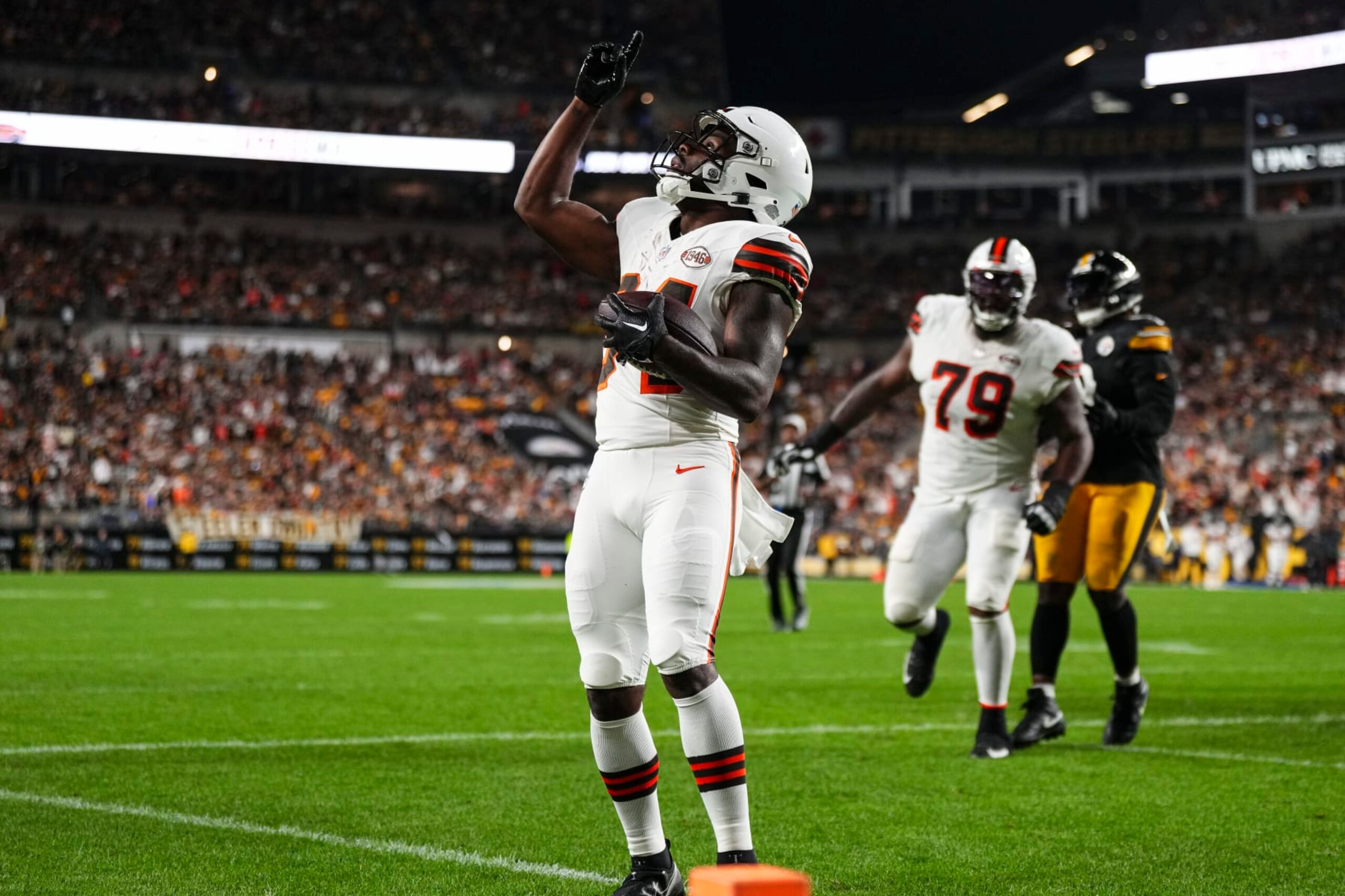 PITTSBURGH, PA - SEPTEMBER 18: Jerome Ford #34 of the Cleveland Browns celebrates at Acrisure Stadium on September 18, 2023 in Pittsburgh, Pennsylvania. (Photo by Cooper Neill/Getty Images)
