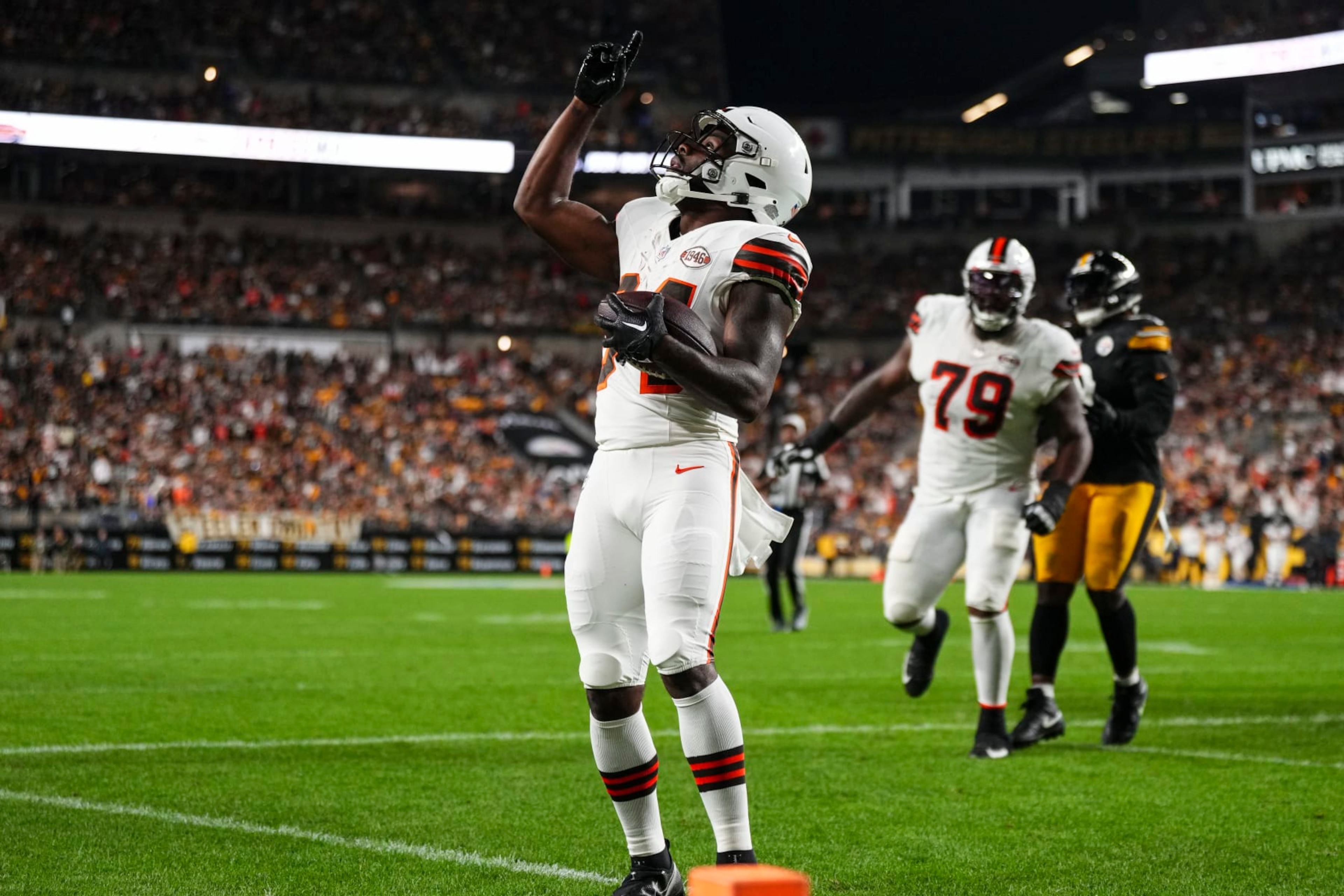 PITTSBURGH, PA - SEPTEMBER 18: Jerome Ford #34 of the Cleveland Browns celebrates at Acrisure Stadium on September 18, 2023 in Pittsburgh, Pennsylvania. (Photo by Cooper Neill/Getty Images)