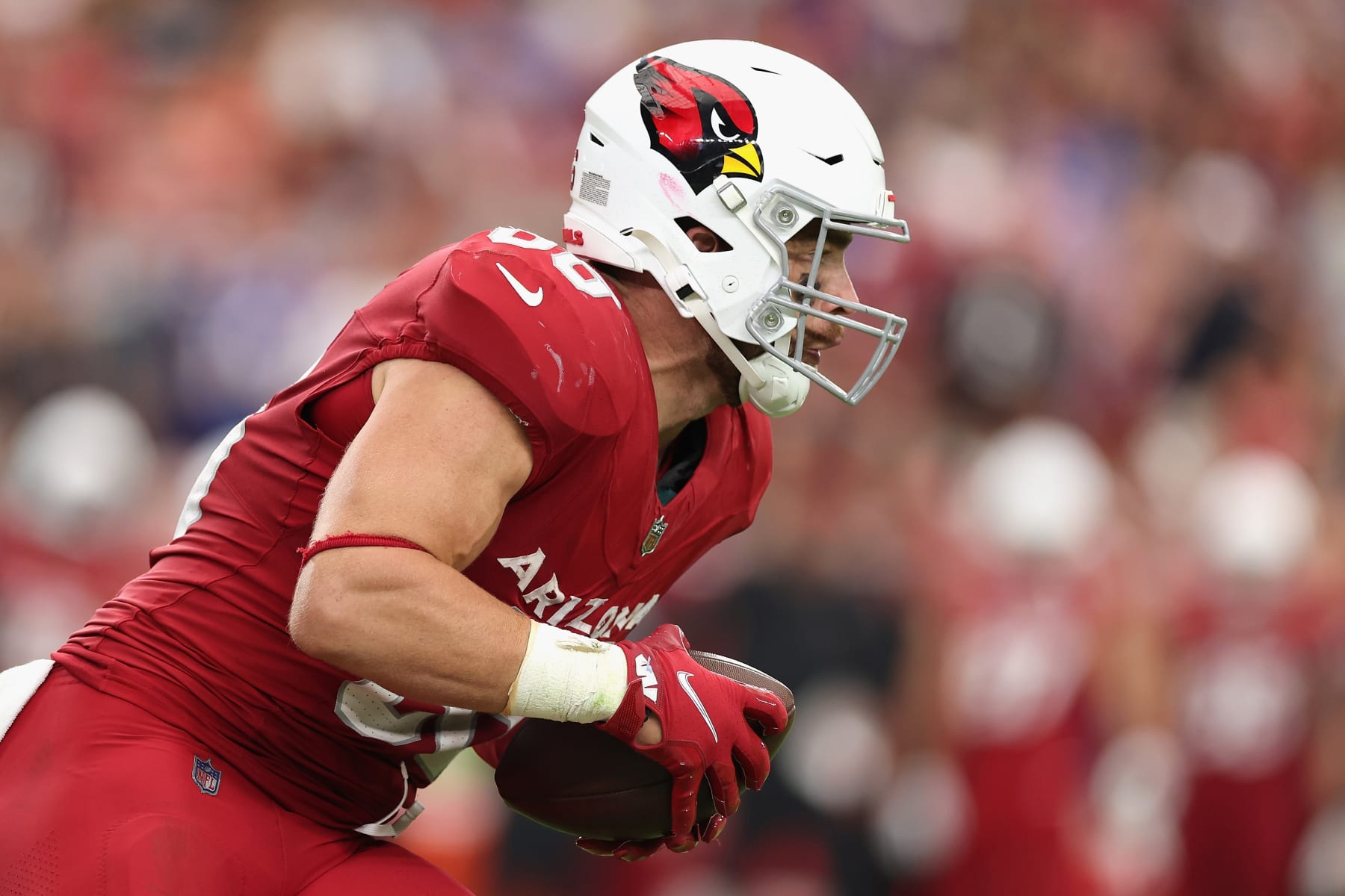 GLENDALE, ARIZONA - SEPTEMBER 17: Tight end Zach Ertz #86 of the Arizona Cardinals makes a reception against the New York Giants during the second half of the NFL game at State Farm Stadium on September 17, 2023 in Glendale, Arizona. The Giants defeated the Cardinals 31-28.  (Photo by Christian Petersen/Getty Images)
