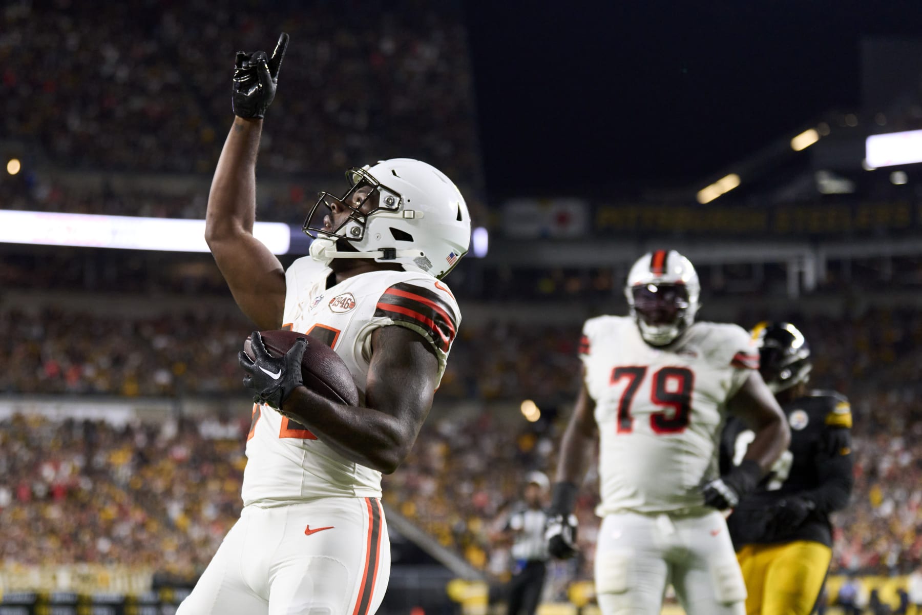 PITTSBURGH, PA - SEPTEMBER 18: Jerome Ford #34 of the Cleveland Browns celebrates after scoring a touchdown against the Pittsburgh Steelers during the first half at Acrisure Stadium on September 18, 2023 in Pittsburgh, Pennsylvania. (Photo by Cooper Neill/Getty Images)