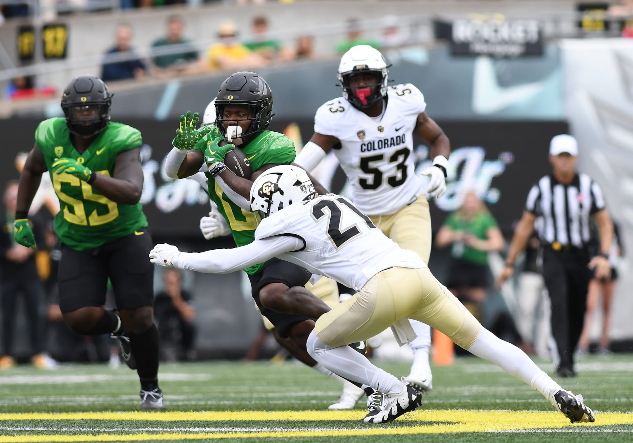 EUGENE, OR - SEPTEMBER 23: Oregon Ducks running back Bucky Irving (0) runs the ball against Colorado Buffaloes safety Shilo Sanders (21) during a PAC-12 conference football game between the Colorado Buffaloes and Oregon Ducks on September 23, 2023 at Autzen Stadium in Eugene, Oregon. (Photo by Brian Murphy/Icon Sportswire via Getty Images)