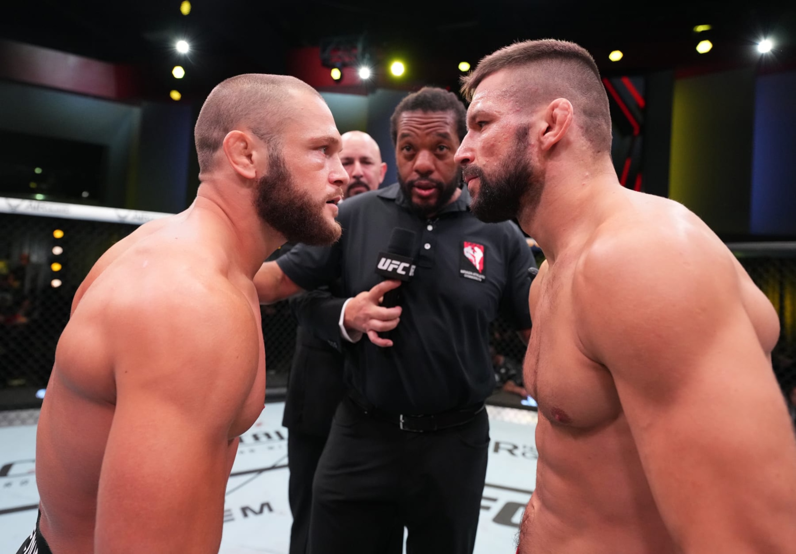 Rafael Fiziev (left) and Mateusz Gamrot. 