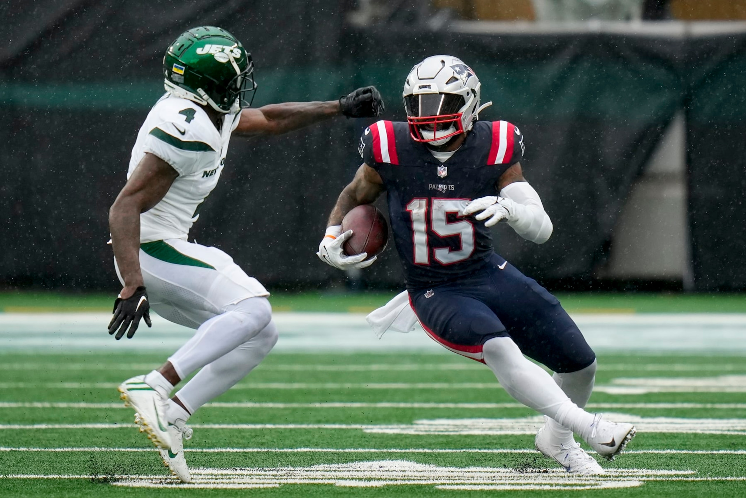 Patriots RB Ezekiel Elliott runs past Jets CB D.J. Reed. Patriots RB Ezekiel Elliott runs past Jets CB D.J. Reed.