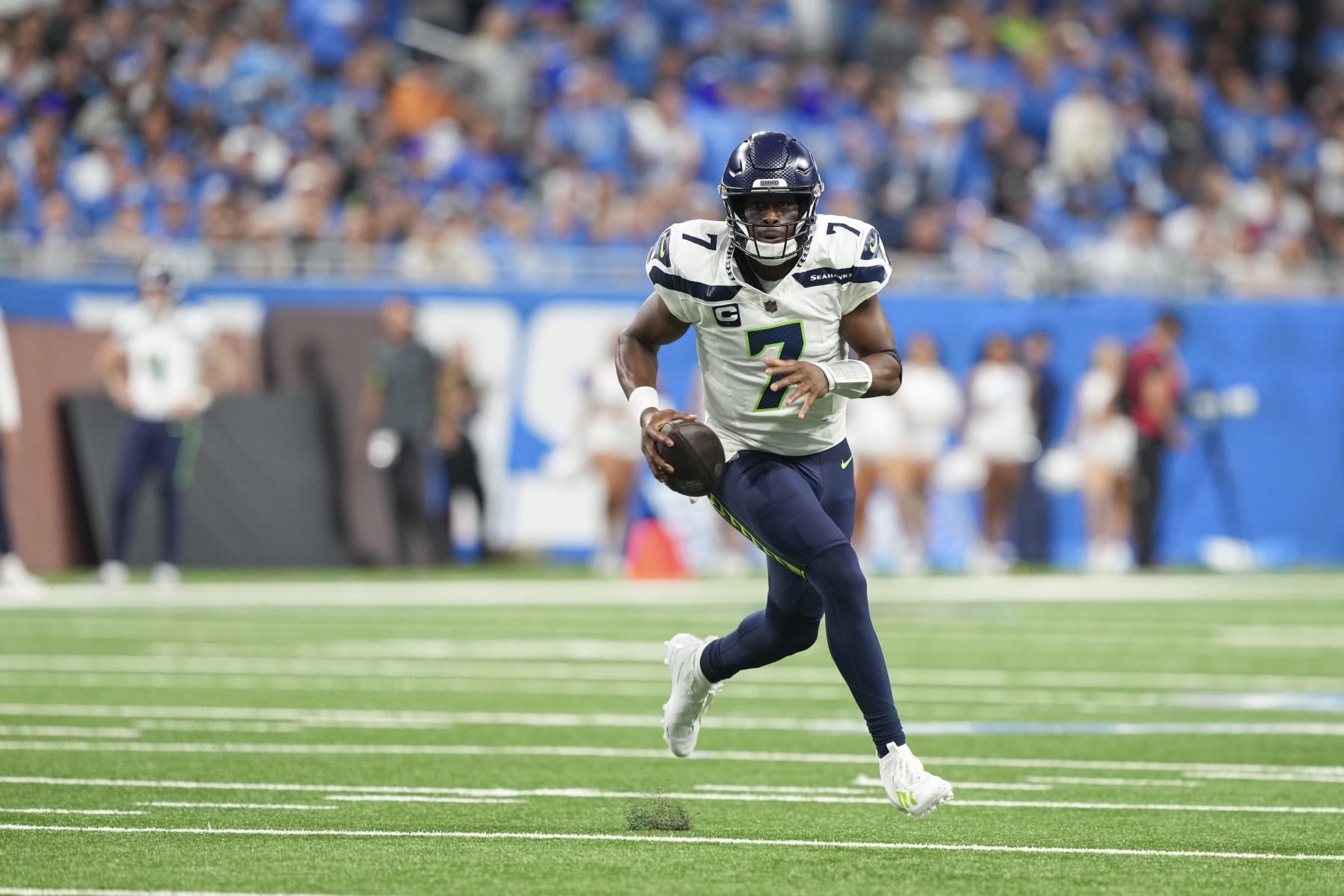 DETROIT, MI - SEPTEMBER 17: Quarterback Geno Smith #7 of the Seattle Seahawks runs the ball during the second half of an NFL football game against the Detroit Lions at Ford Field on September 17, 2023 in Detroit, Michigan. (Photo by Todd Rosenberg/Getty Images)