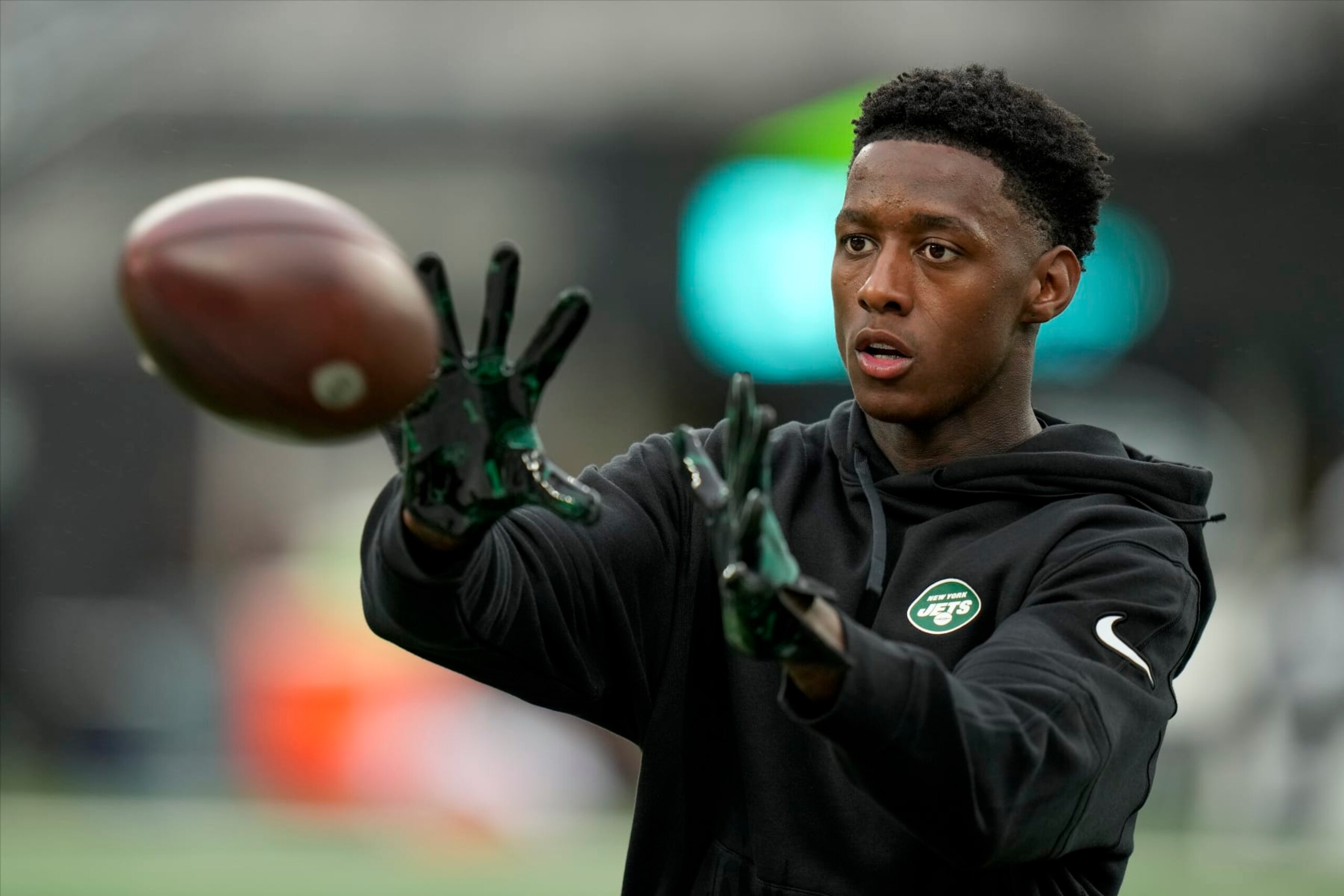 New York Jets cornerback Sauce Gardner (1) warms up before playing against the New England Patriots in an NFL football game, Sunday, Sept. 24, 2023, in East Rutherford, N.J. (AP Photo/Seth Wenig)