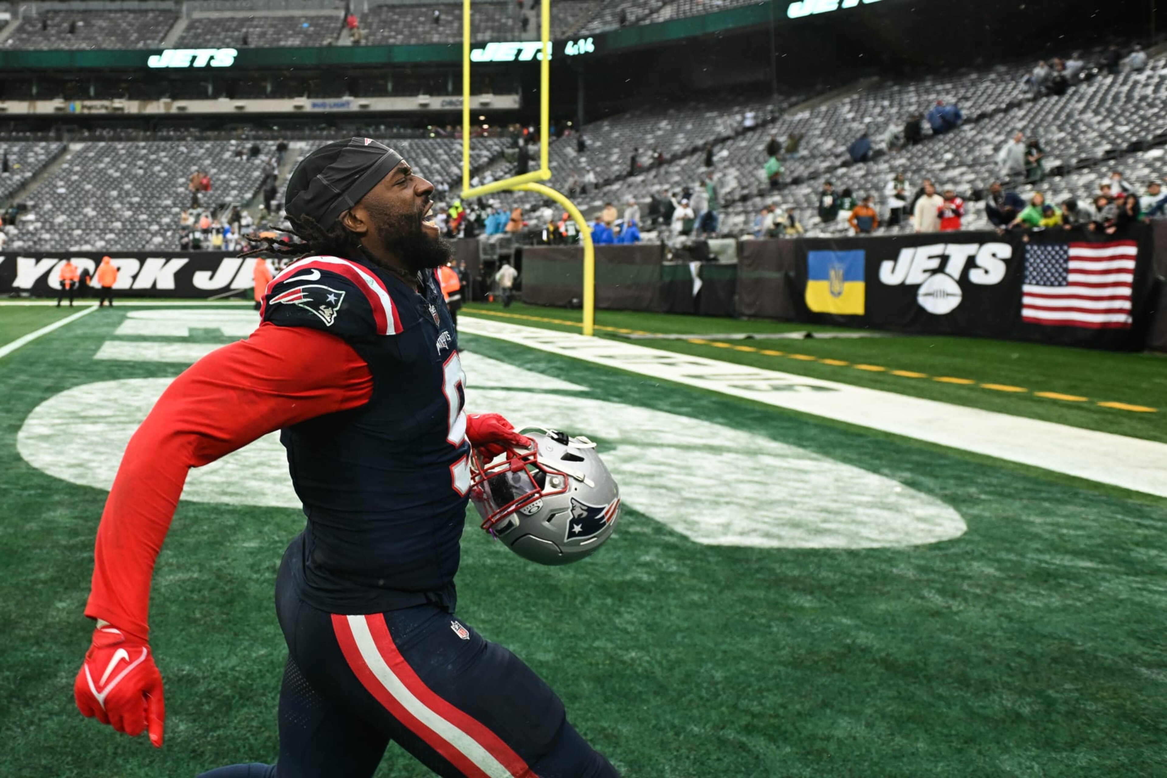 Patriots edge-rusher Matthew Judon