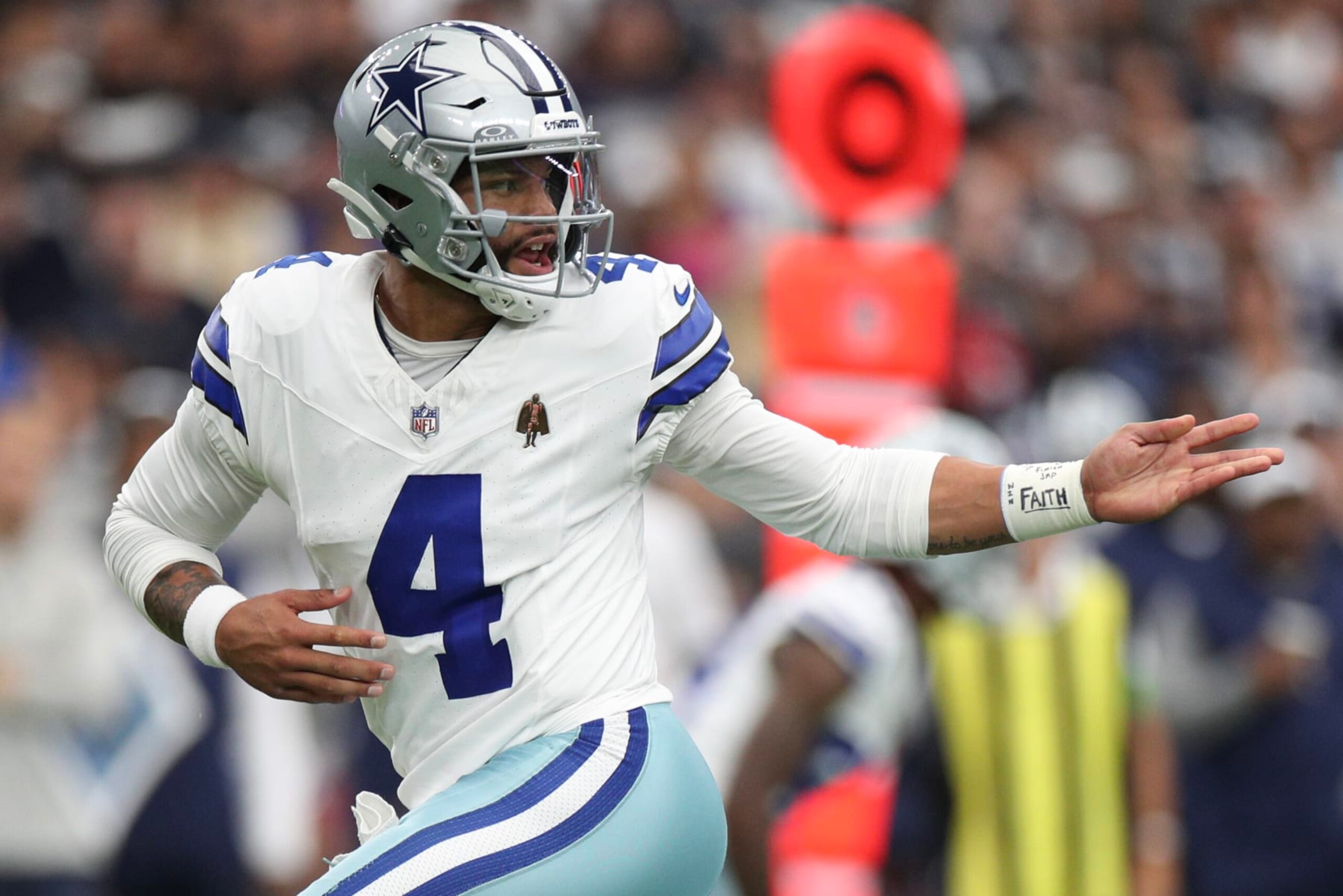 GLENDALE, ARIZONA - SEPTEMBER 24: Dak Prescott #4 of the Dallas Cowboys hands the ball off during the first quarter of a game against the Arizona Cardinals at State Farm Stadium on September 24, 2023 in Glendale, Arizona. (Photo by Mike Christy/Getty Images)