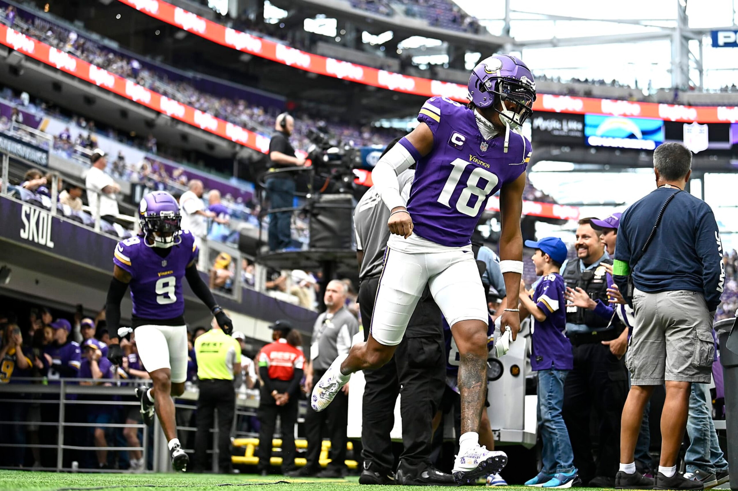 MINNEAPOLIS, MINNESOTA - SEPTEMBER 24: Justin Jefferson #18 of the Minnesota Vikings runs onto the field prior to a game against the Los Angeles Chargers at U.S. Bank Stadium on September 24, 2023 in Minneapolis, Minnesota. (Photo by Stephen Maturen/Getty Images)