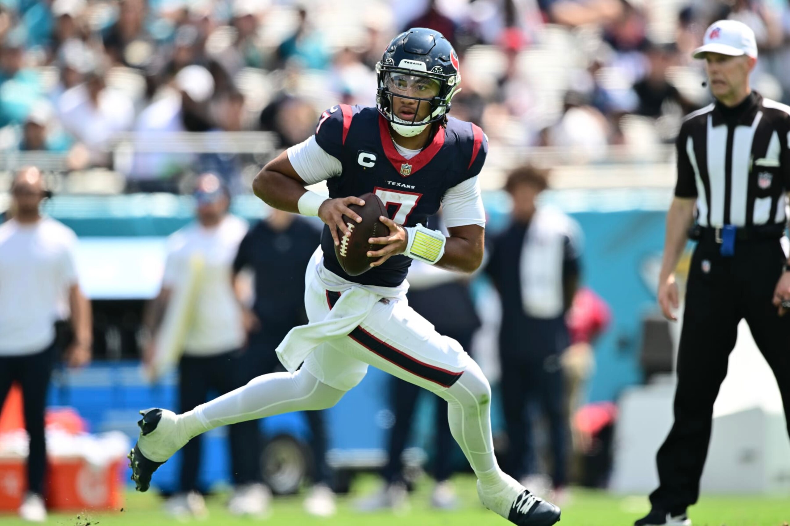 JACKSONVILLE, FLORIDA - SEPTEMBER 24: C.J. Stroud #7 of the Houston Texans runs with the ball during the second quarter of a game against the Jacksonville Jaguars at EverBank Stadium on September 24, 2023 in Jacksonville, Florida. (Photo by Julio Aguilar/Getty Images) JACKSONVILLE, FLORIDA - SEPTEMBER 24: C.J. Stroud #7 of the Houston Texans runs with the ball during the second quarter of a game against the Jacksonville Jaguars at EverBank Stadium on September 24, 2023 in Jacksonville, Florida. (Photo by Julio Aguilar/Getty Images)
