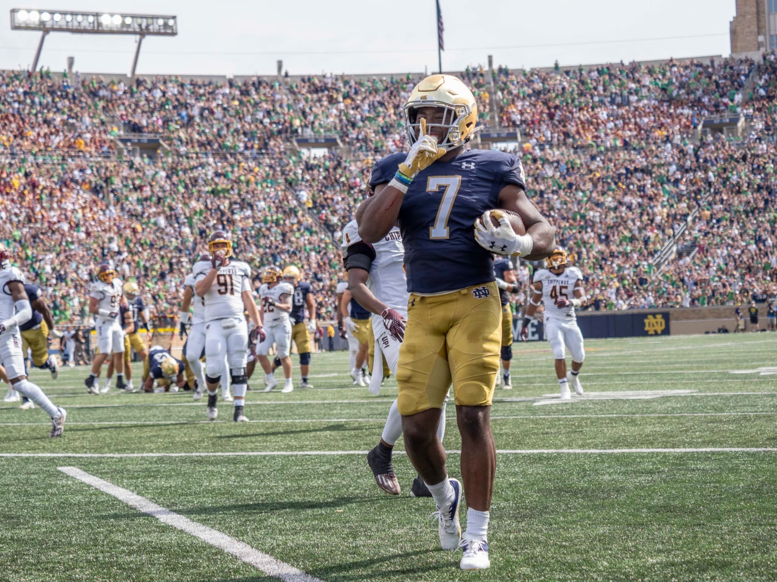 SOUTH BEND, IN - SEPTEMBER 16: Notre Dame Fighting Irish running back Audric Estime (7) runs the ball for a touchdown during the college football game between the Central Michigan Chippewas and Notre Dame Fighting Irish on September 16, 2023, at Notre Dame Stadium in South Bend, IN. (Photo by Joseph Weiser/Icon Sportswire via Getty Images) SOUTH BEND, IN - SEPTEMBER 16: Notre Dame Fighting Irish running back Audric Estime (7) runs the ball for a touchdown during the college football game between the Central Michigan Chippewas and Notre Dame Fighting Irish on September 16, 2023, at Notre Dame Stadium in South Bend, IN. (Photo by Joseph Weiser/Icon Sportswire via Getty Images)