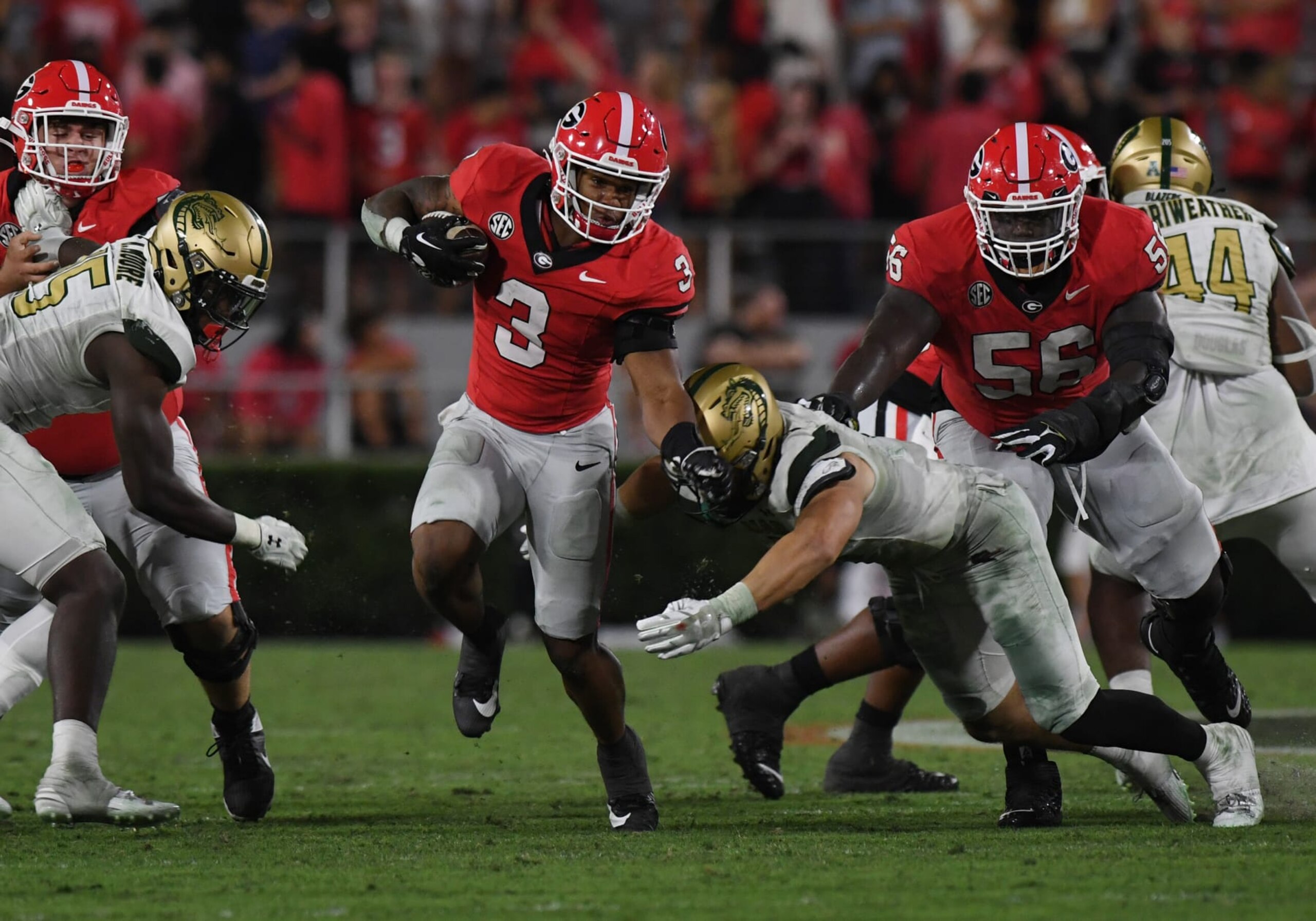 ATHENS, GA - SEPTEMBER 23: Georgia Bulldogs Running Back Andrew Paul (3) rushes the ball during the college football game between the UAB Blazers and the Georgia Bulldogs on September 23, 2023, at Sanford Stadium in Athens, GA. (Photo by Jeffrey Vest/Icon Sportswire via Getty Images)