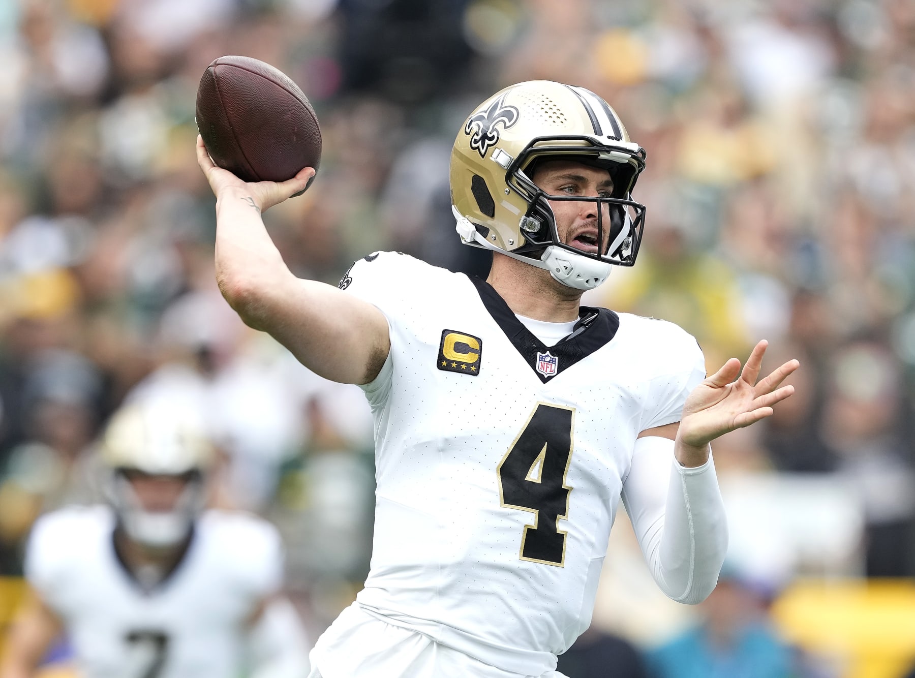 GREEN BAY, WISCONSIN - SEPTEMBER 24: Derek Carr #4 of the New Orleans Saints attempts a pass during the first quarter against the Green Bay Packers at Lambeau Field on September 24, 2023 in Green Bay, Wisconsin. (Photo by Patrick McDermott/Getty Images)
