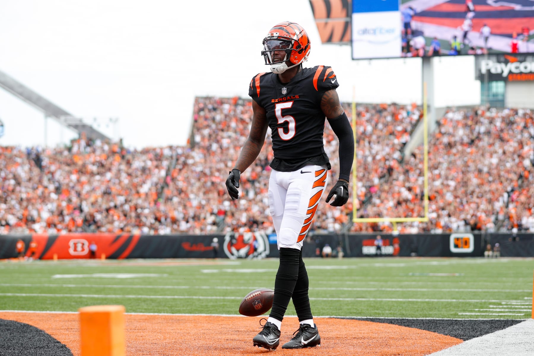 CINCINNATI, OH - SEPTEMBER 17: Cincinnati Bengals wide receiver Tee Higgins (5) reacts after scoring a touchdown during the game against the Baltimore Ravens and the Cincinnati Bengals on September 17, 2023, at Paycor Stadium in Cincinnati, OH. (Photo by Ian Johnson/Icon Sportswire via Getty Images